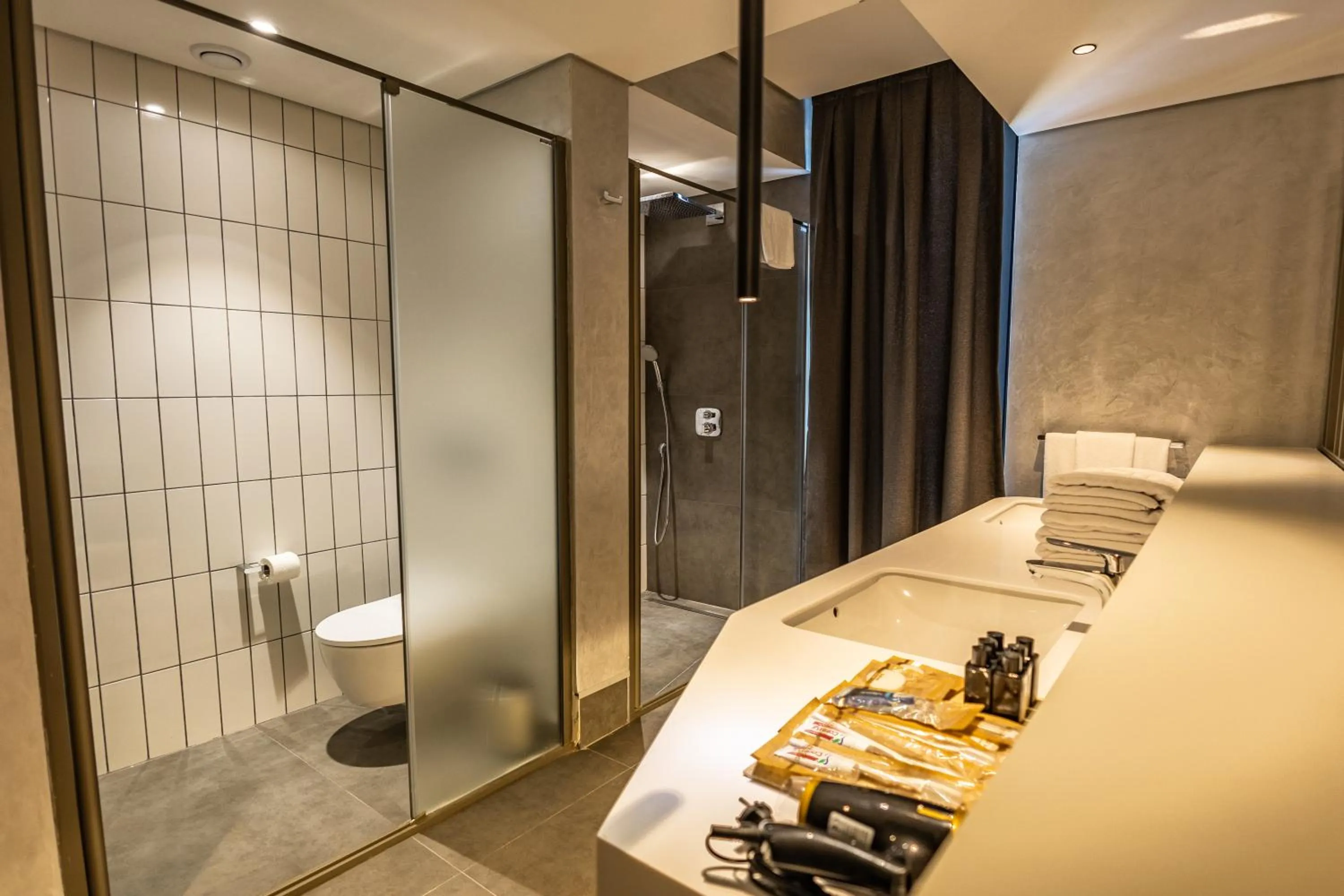 Shower in Four Hills Hotel