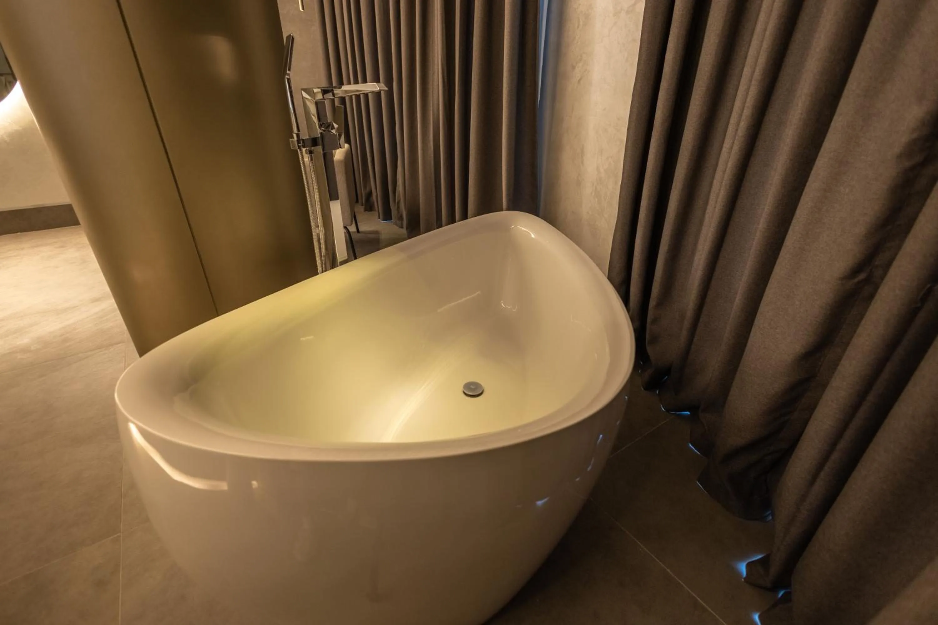 Bath in Four Hills Hotel