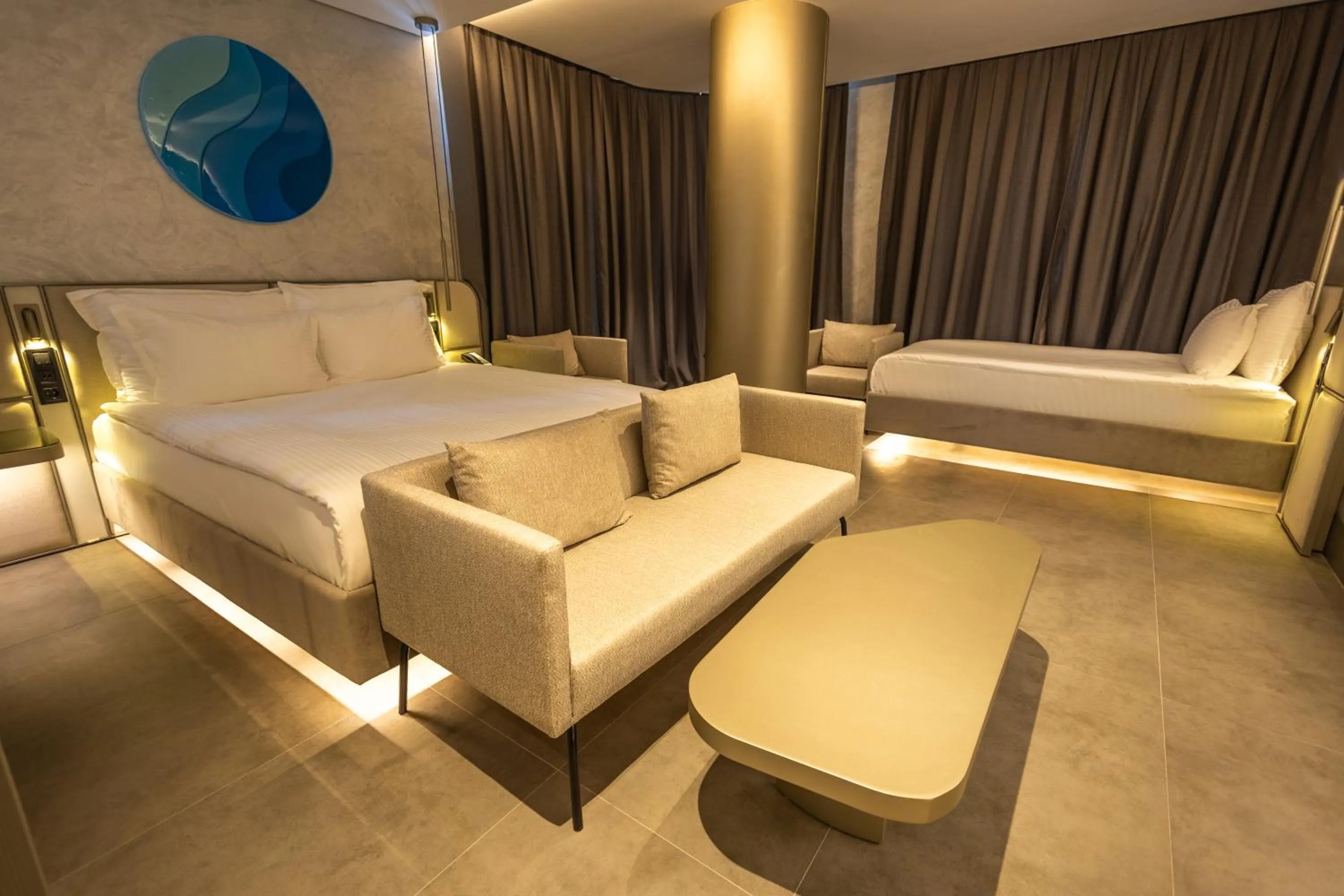 Photo of the whole room, Bed in Four Hills Hotel