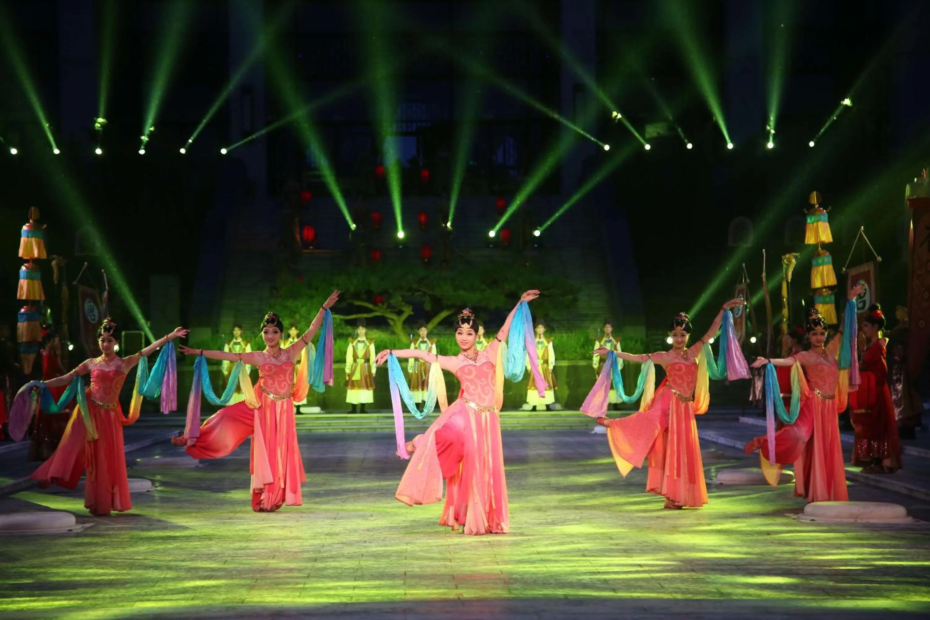 Nearby landmark, Evening Entertainment in Angsana Xian Lintong Hotel