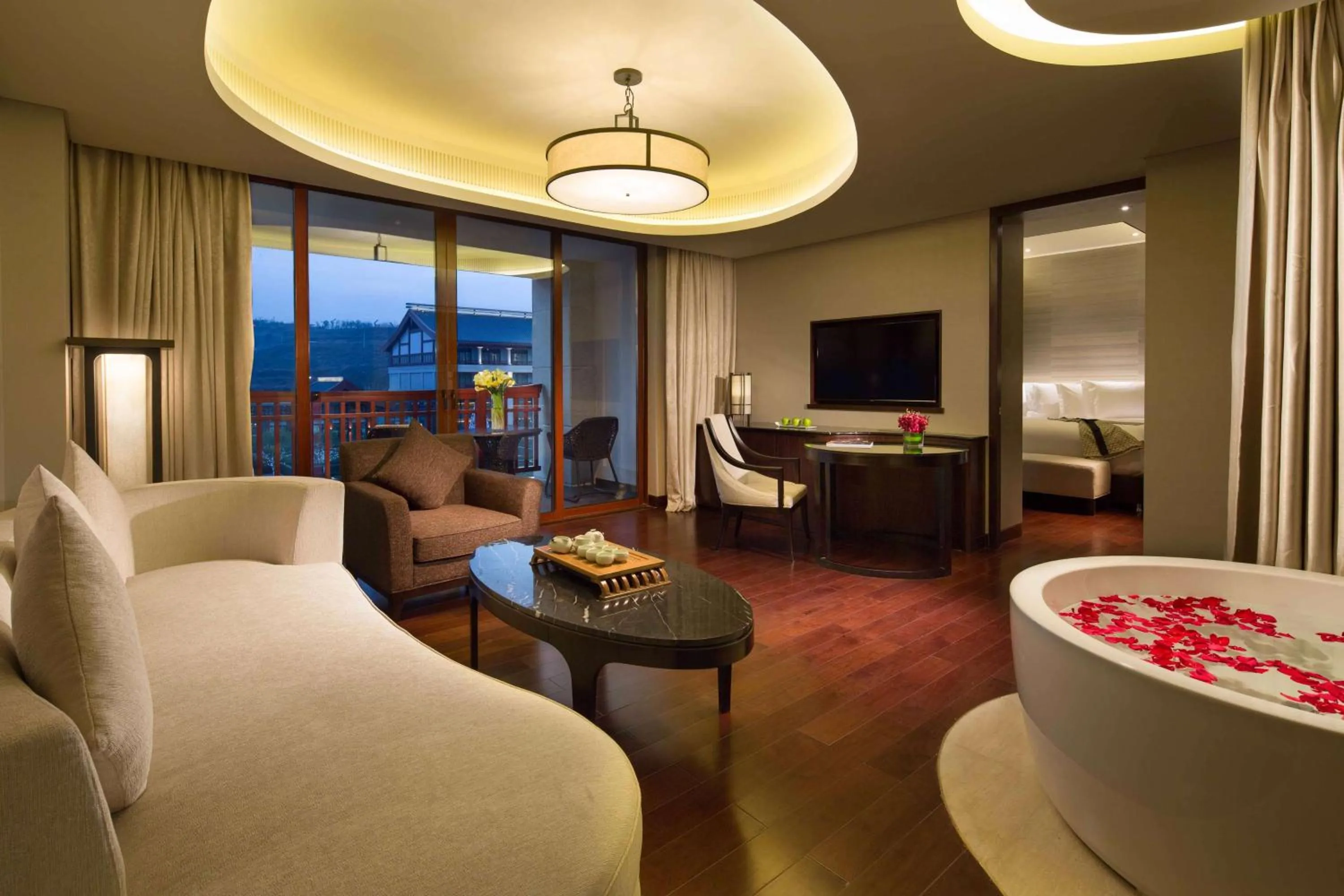 Photo of the whole room, Seating Area in Angsana Xian Lintong Hotel