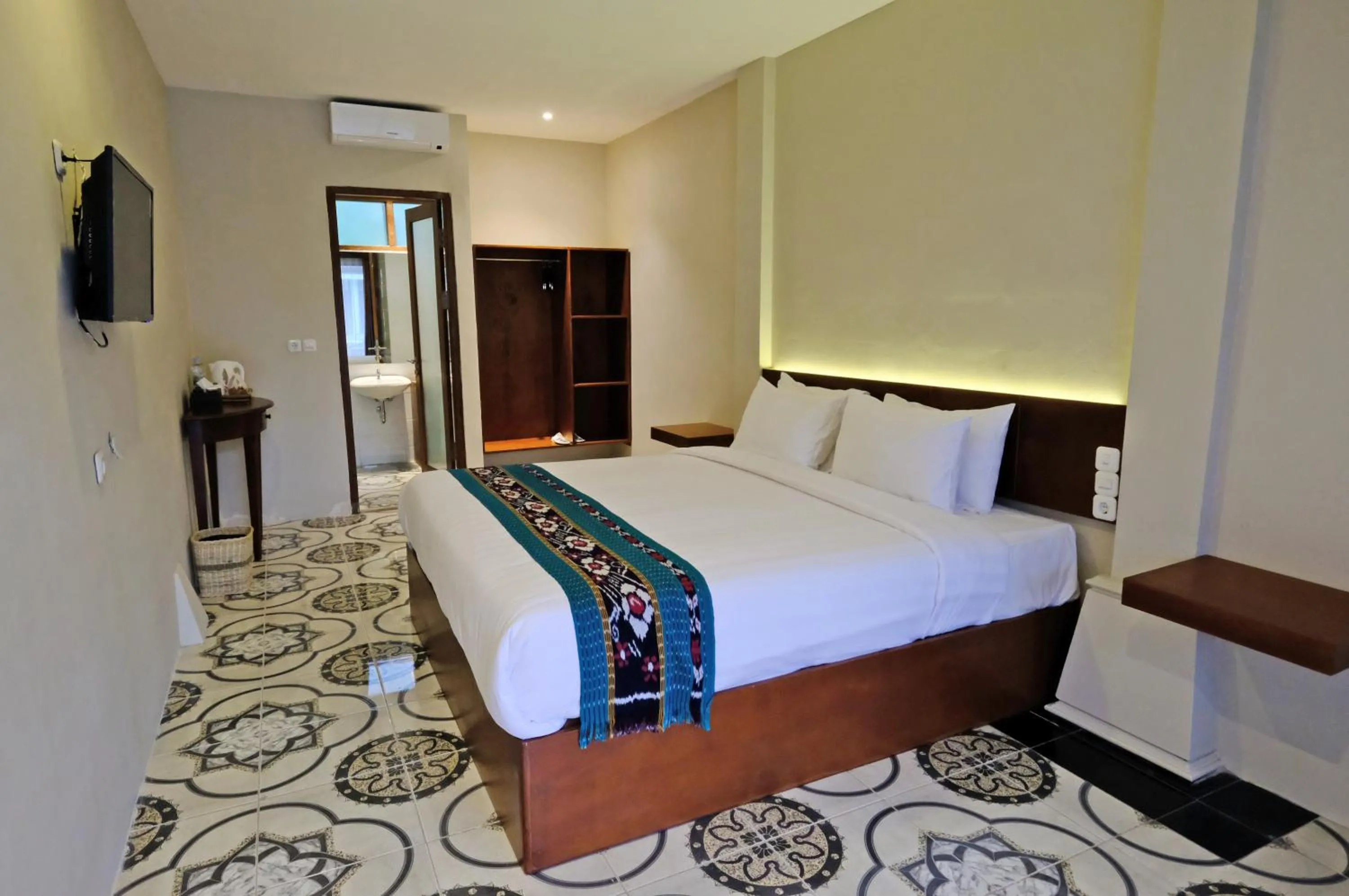 Bedroom, Bed in The Nalaya Hotel & Resto