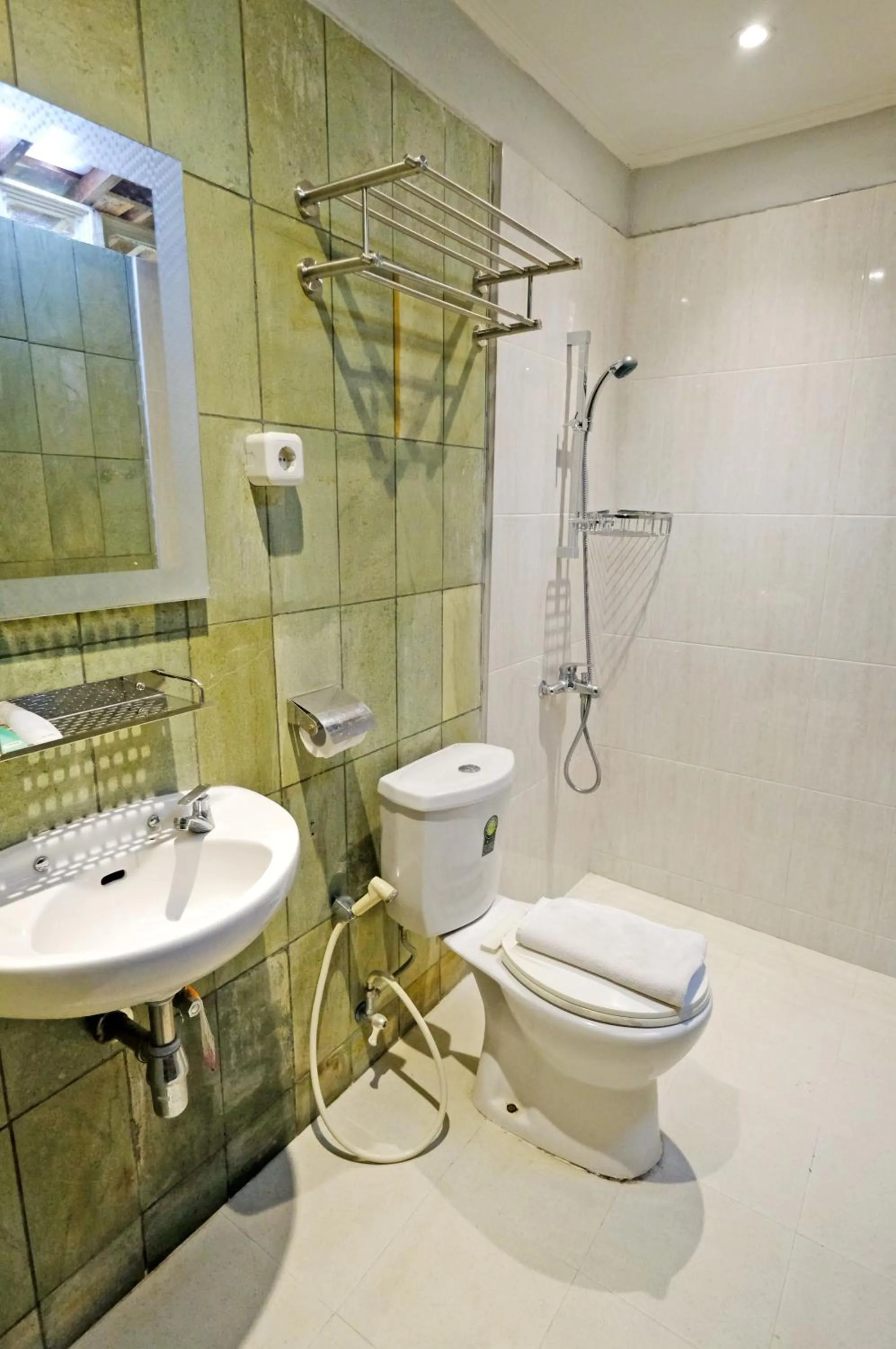 Bathroom in The Nalaya Hotel & Resto