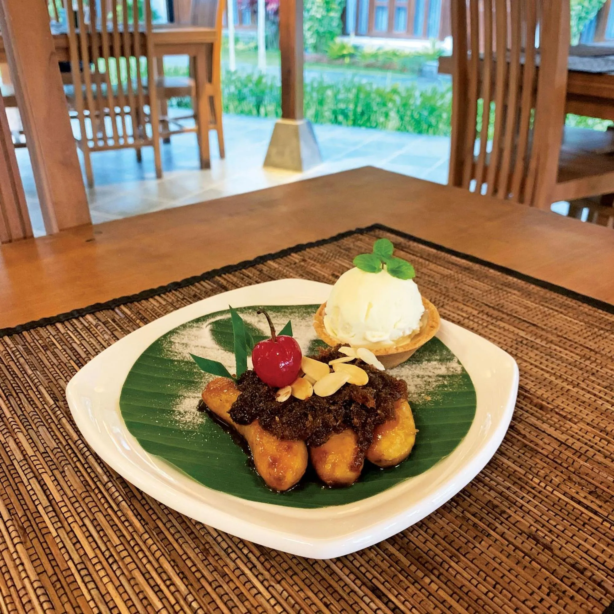 Restaurant/places to eat in The Nalaya Hotel & Resto