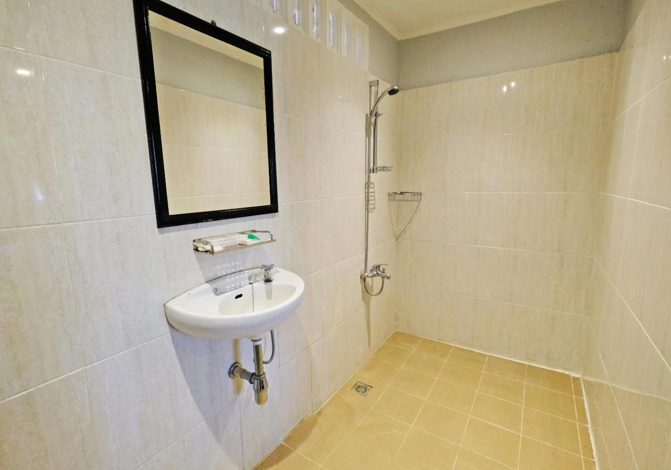 Bathroom in The Nalaya Hotel & Resto