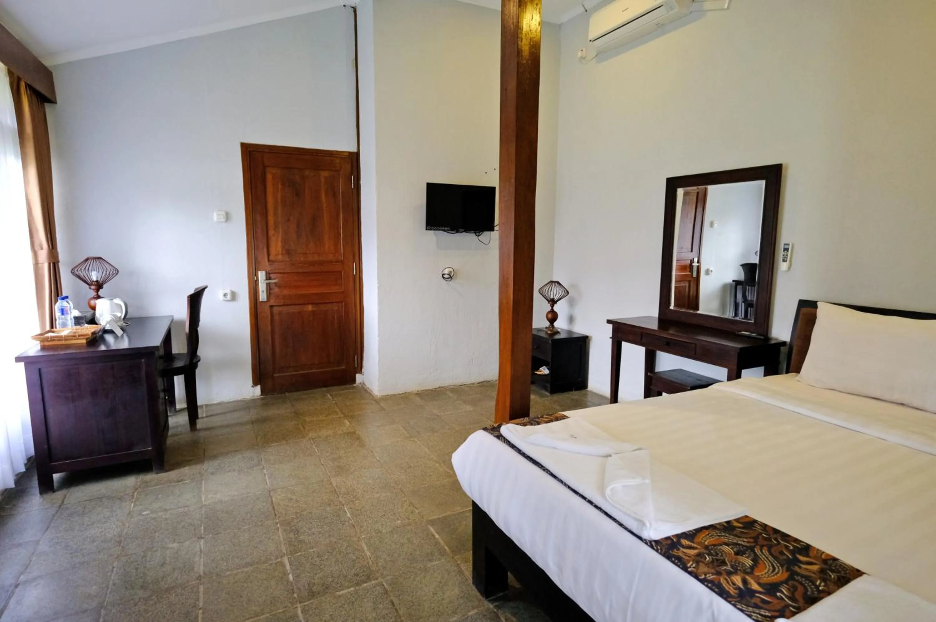 Bedroom, Bed in The Nalaya Hotel & Resto