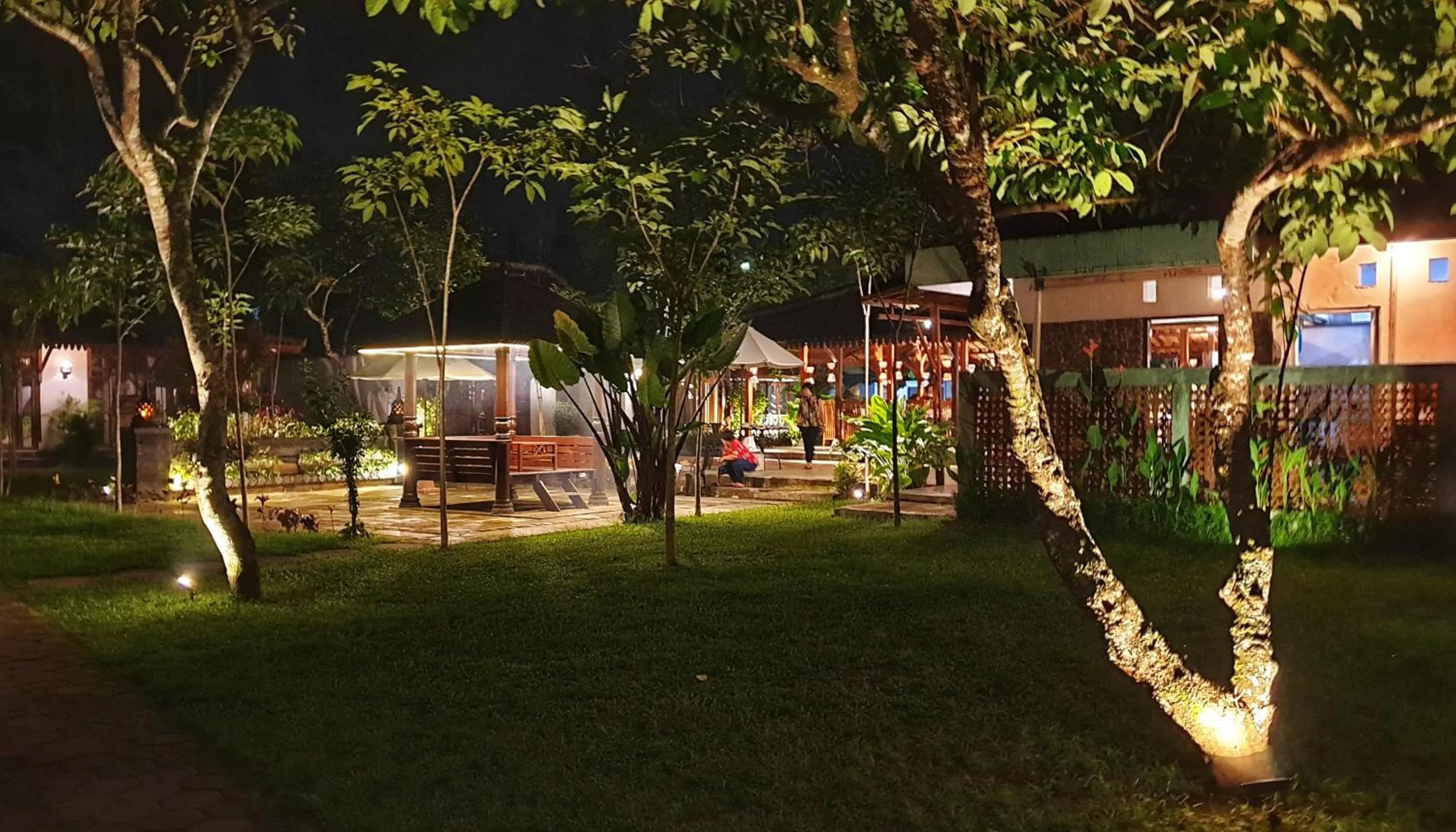 Garden in The Nalaya Hotel & Resto