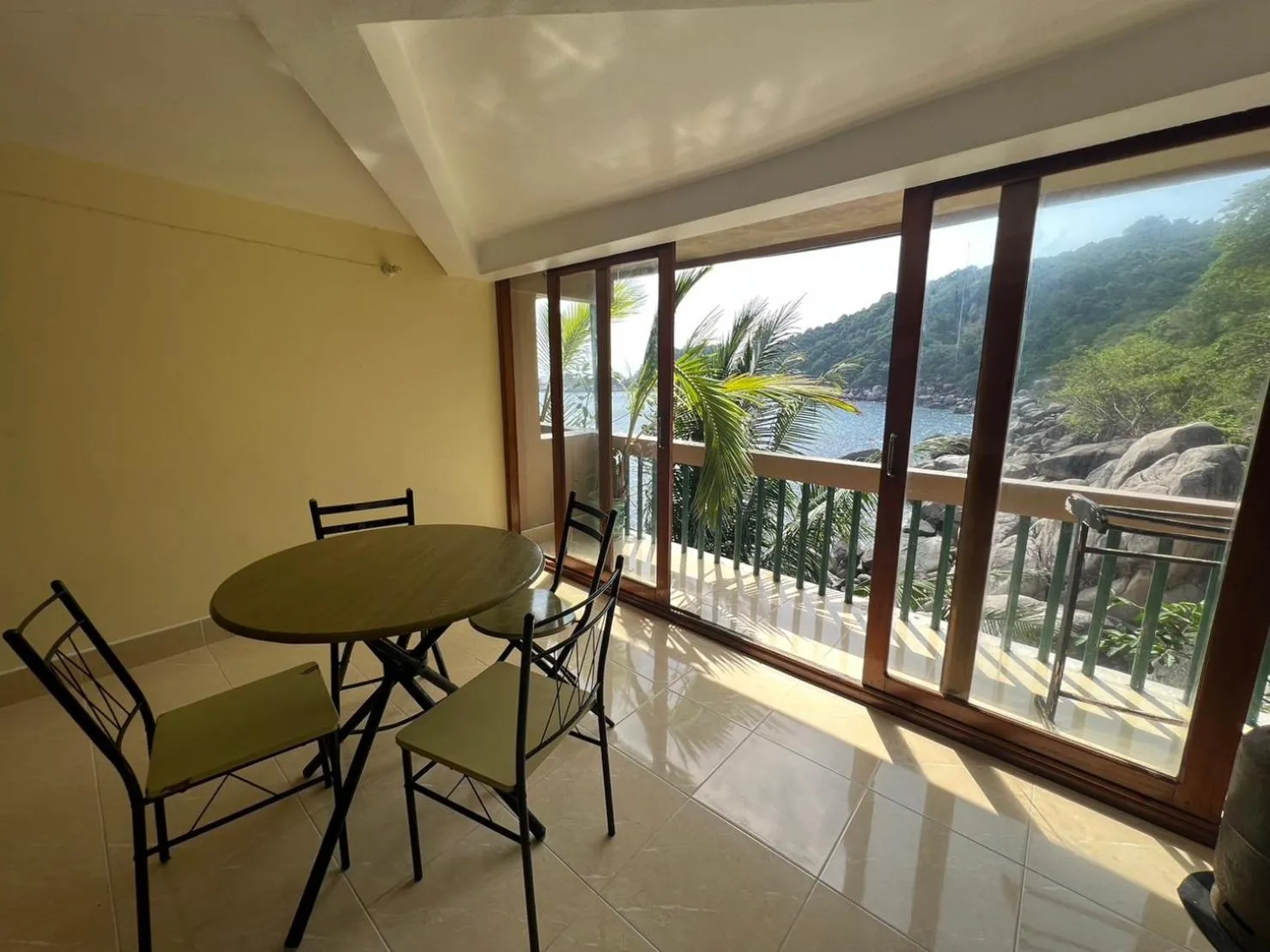 Hin Wong Apartments Dive & Snorkel Resort