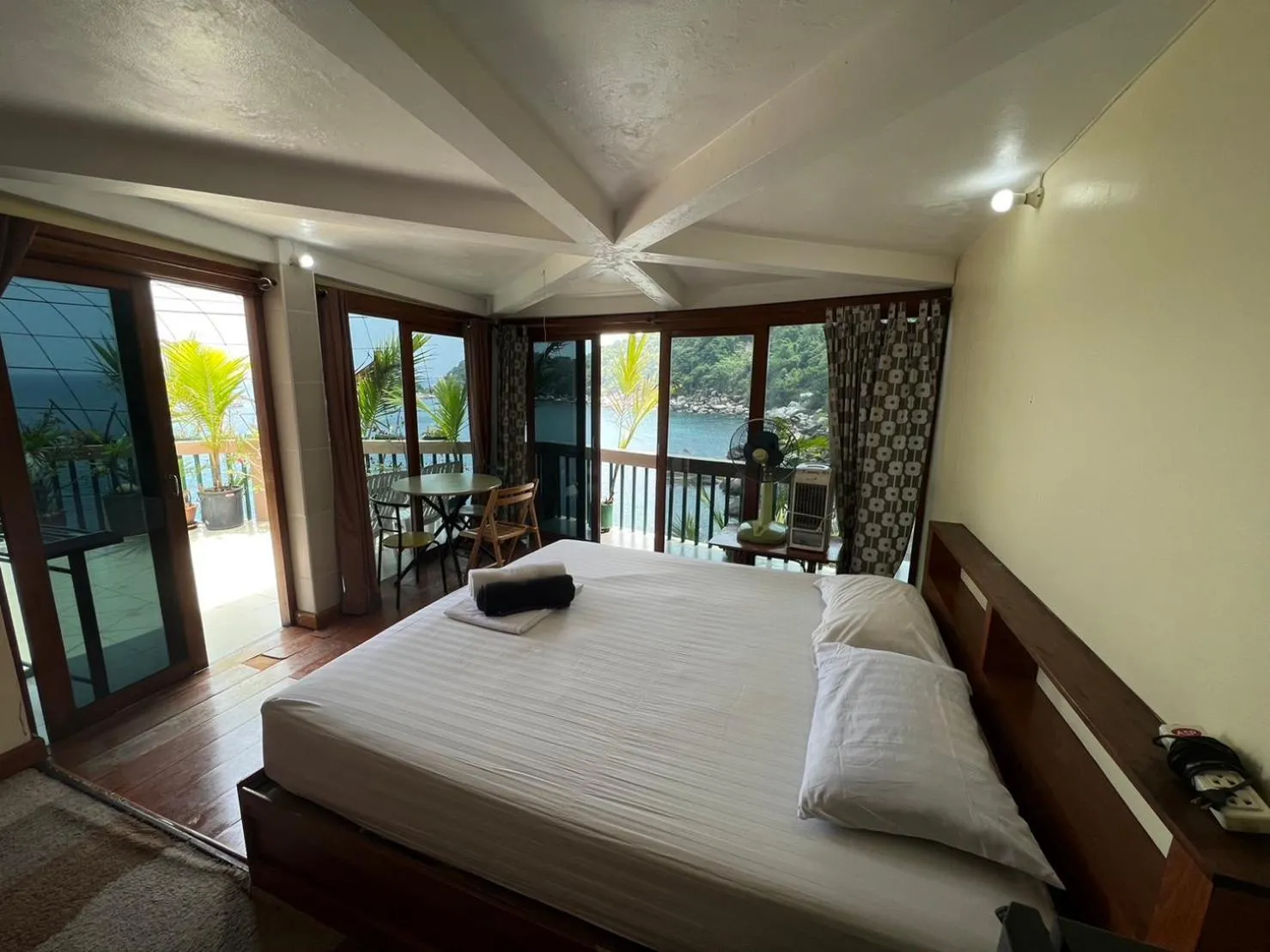 Bed in Hin Wong Apartments Dive & Snorkel Resort
