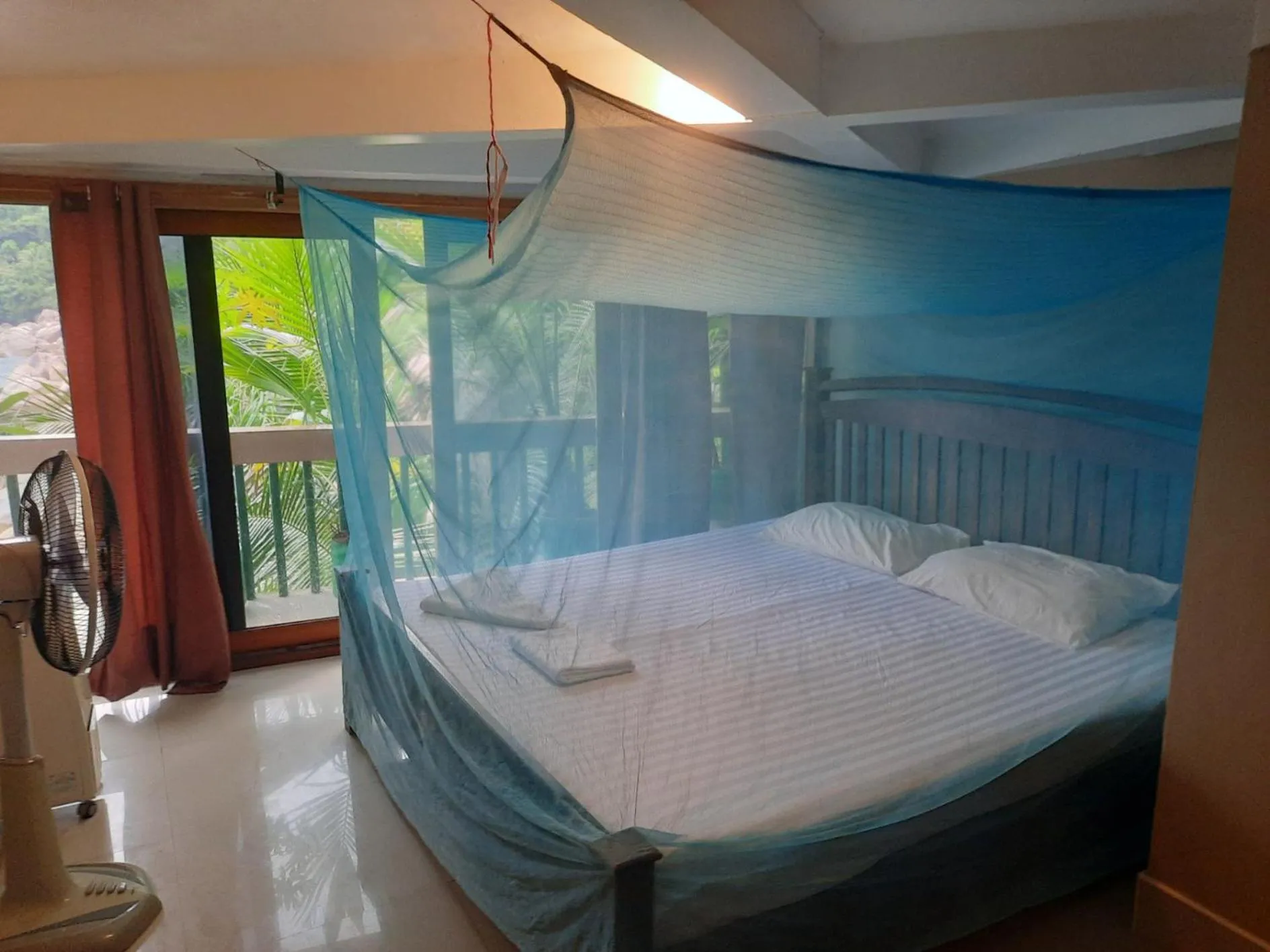 Bed in Hin Wong Apartments Dive & Snorkel Resort