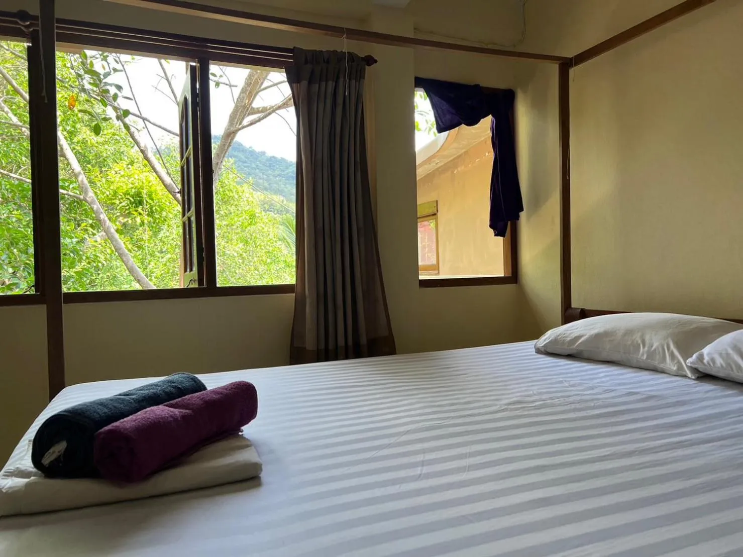 Bed in Hin Wong Apartments Dive & Snorkel Resort