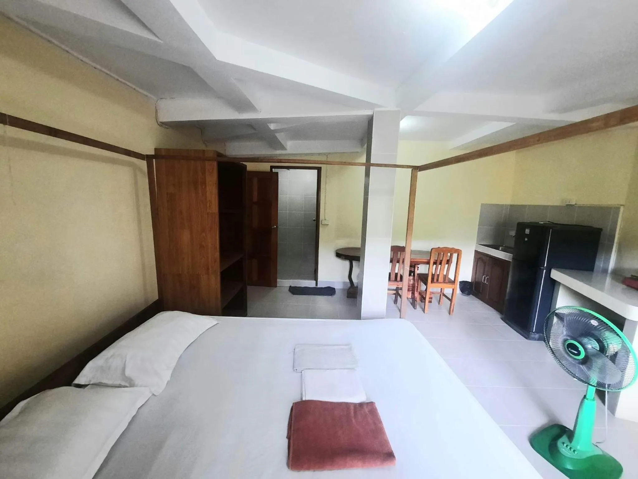 Bed in Hin Wong Apartments Dive & Snorkel Resort