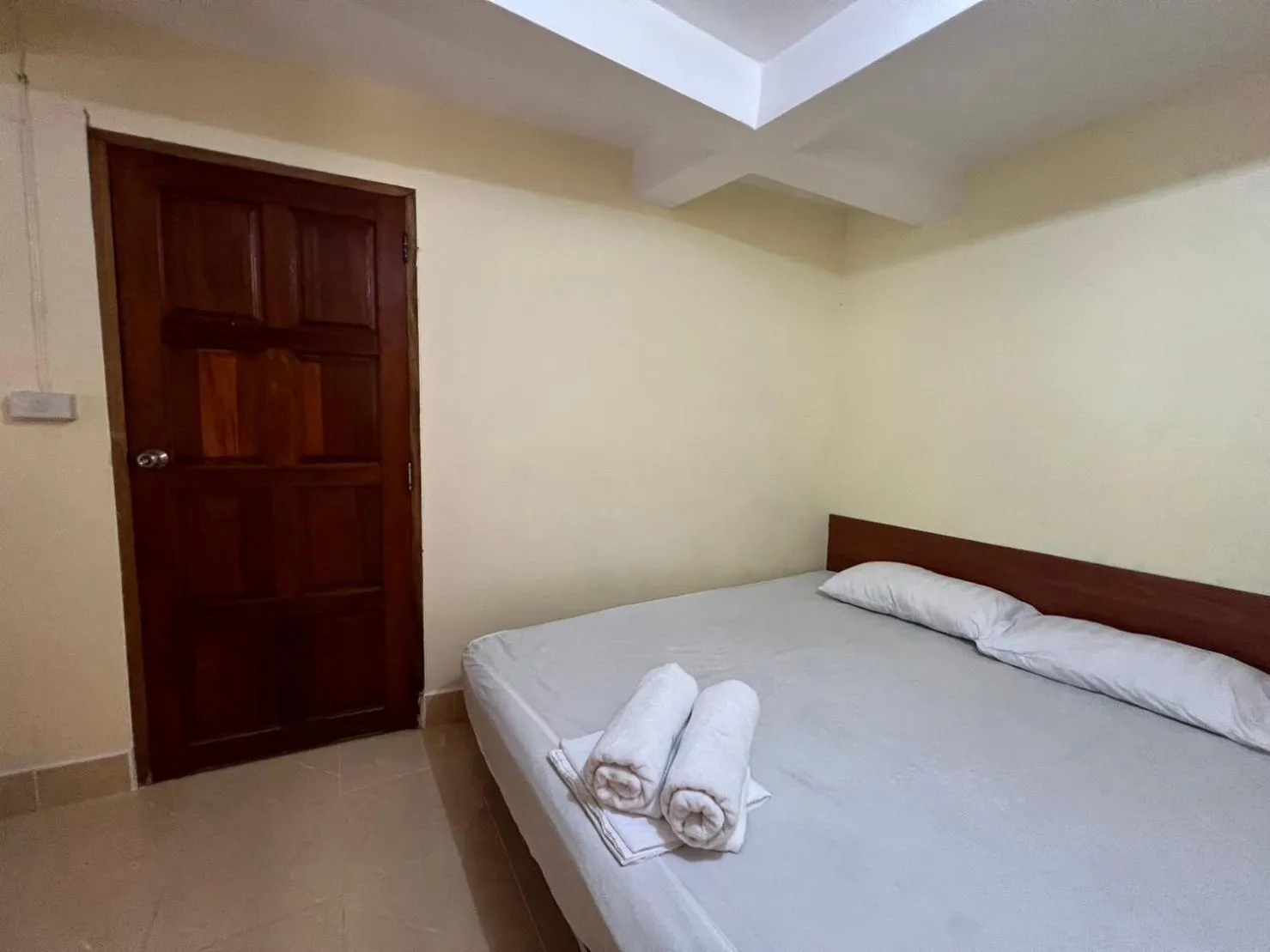 Bed in Hin Wong Apartments Dive & Snorkel Resort