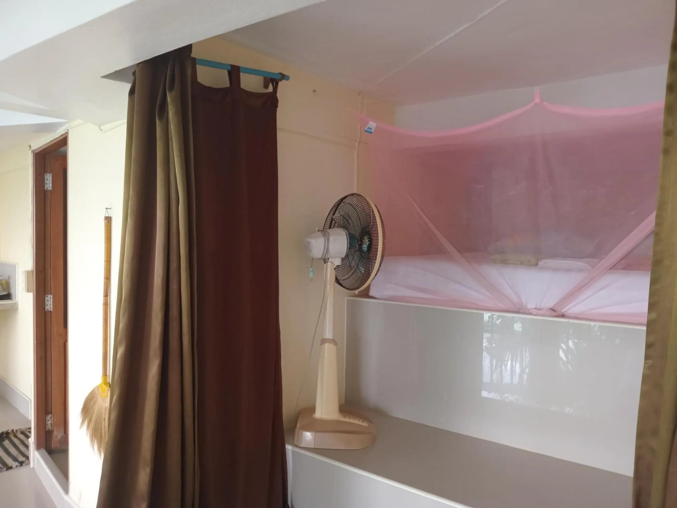 Bed in Hin Wong Apartments Dive & Snorkel Resort