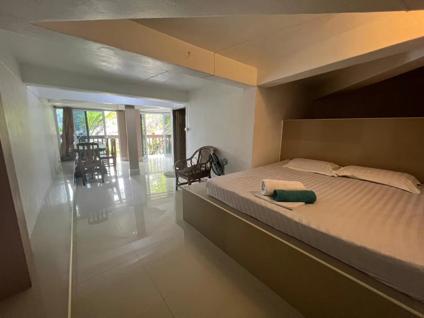 Bed in Hin Wong Apartments Dive & Snorkel Resort