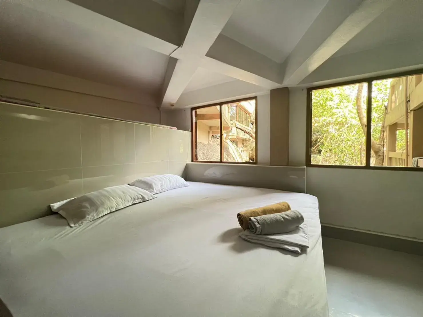 Budget Double Room in Hin Wong Apartments Dive & Snorkel Resort Budget Double Room in Hin Wong Apartments Dive & Snorkel Resort