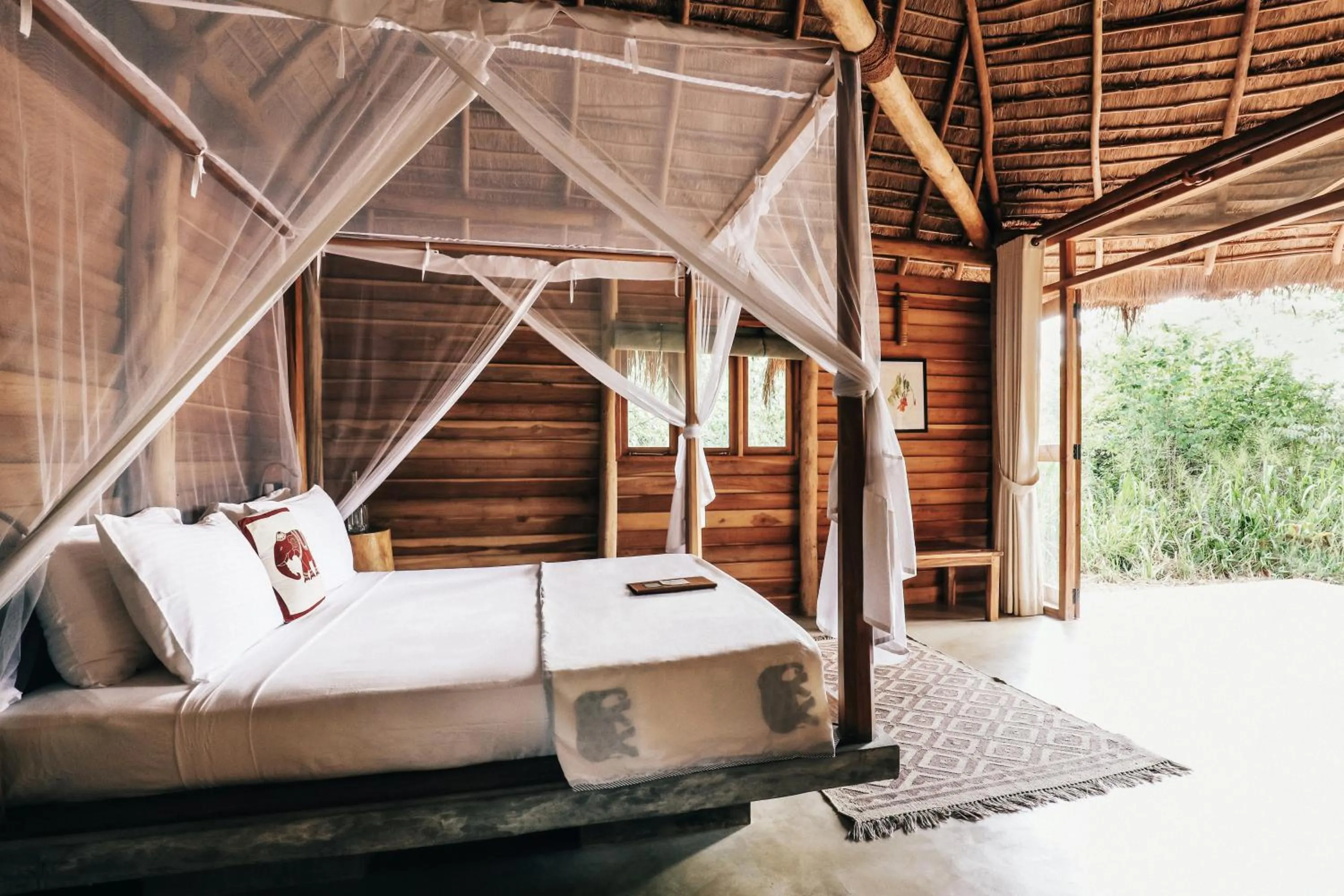 Bed in Gal Oya Lodge