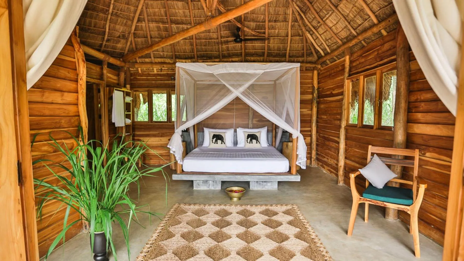 Bedroom, Bed in Gal Oya Lodge