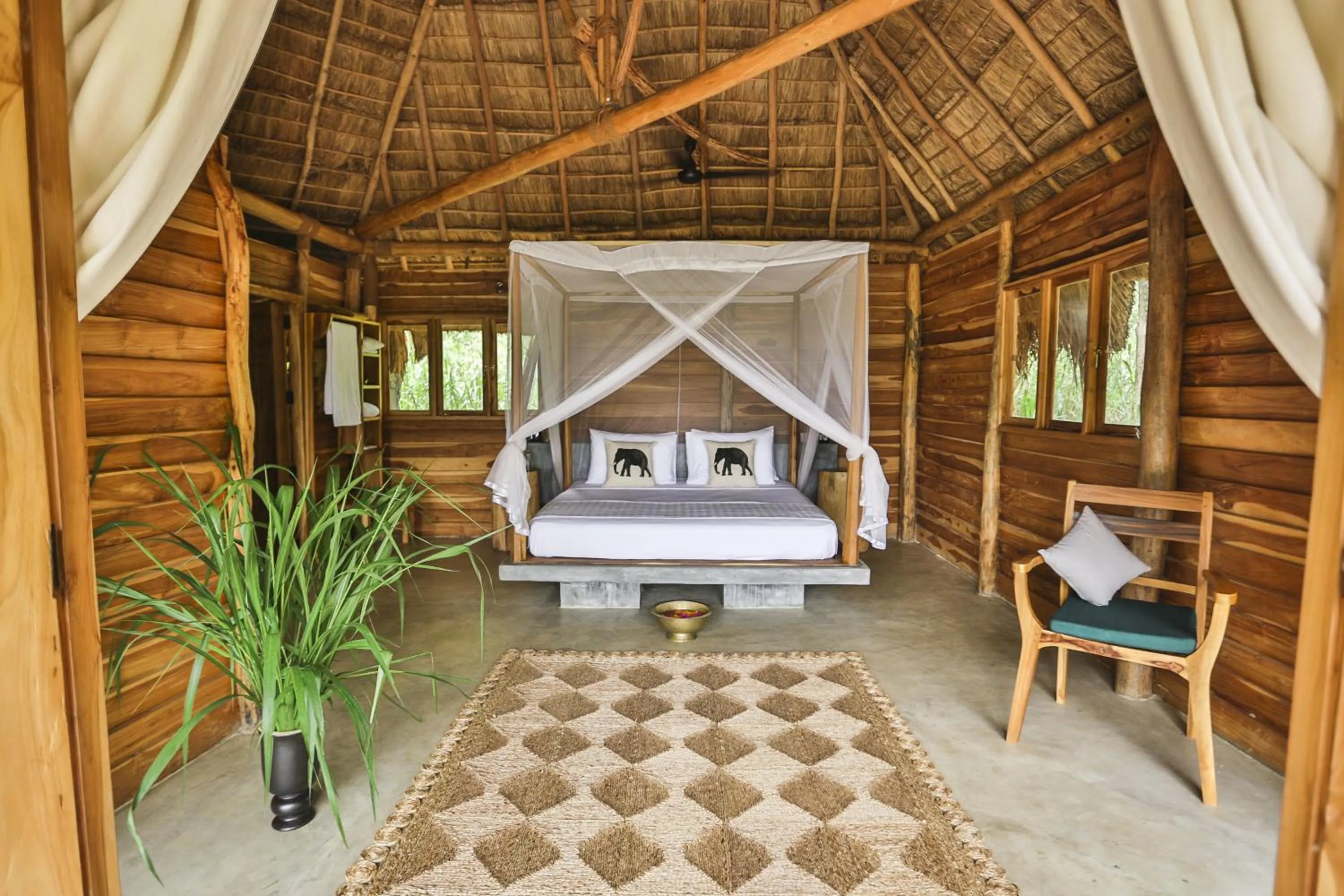 Bedroom, Bed in Gal Oya Lodge