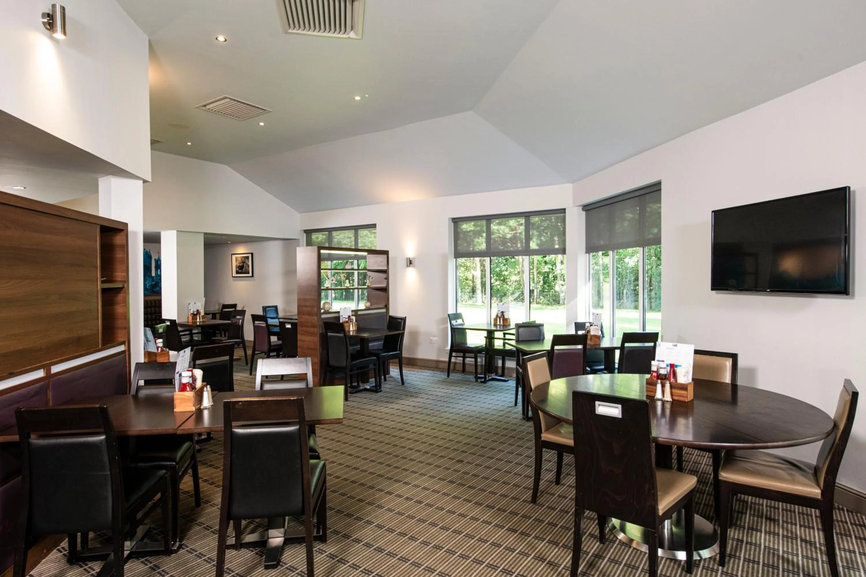 Restaurant/places to eat in Holiday Inn Express Stirling by IHG