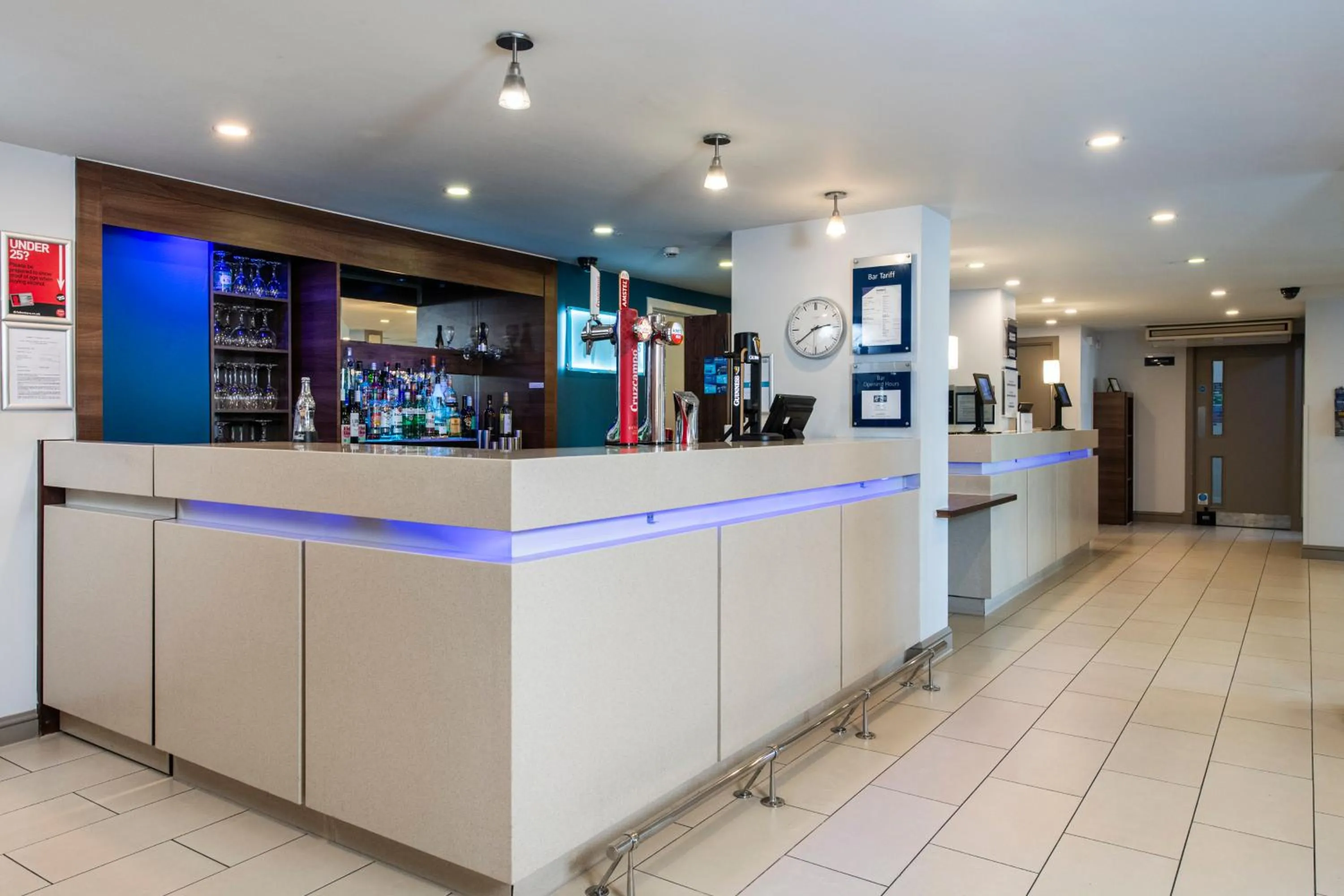 Lounge or bar in Holiday Inn Express Stirling by IHG