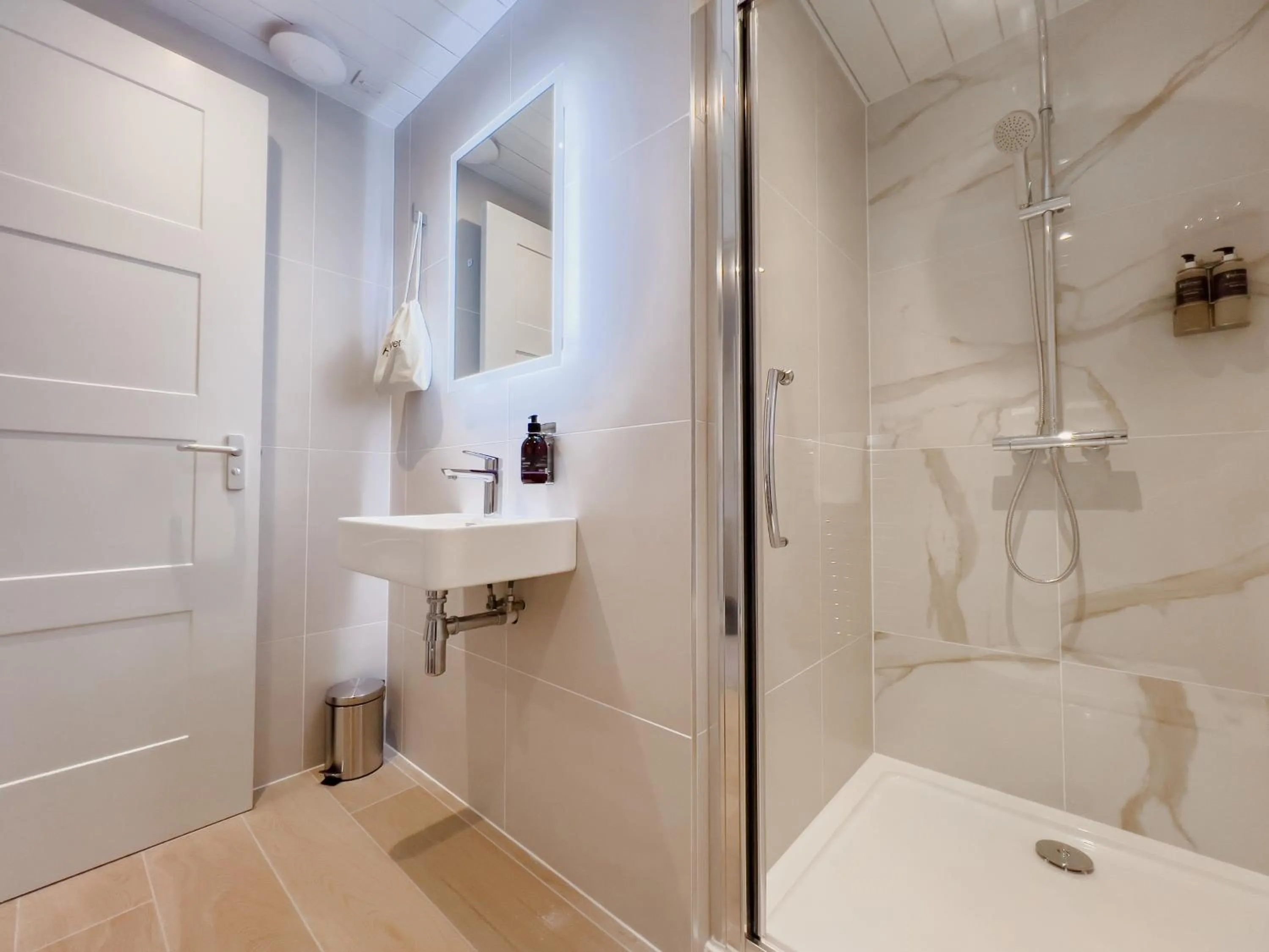 Shower in Loch Ness Drumnadrochit Hotel