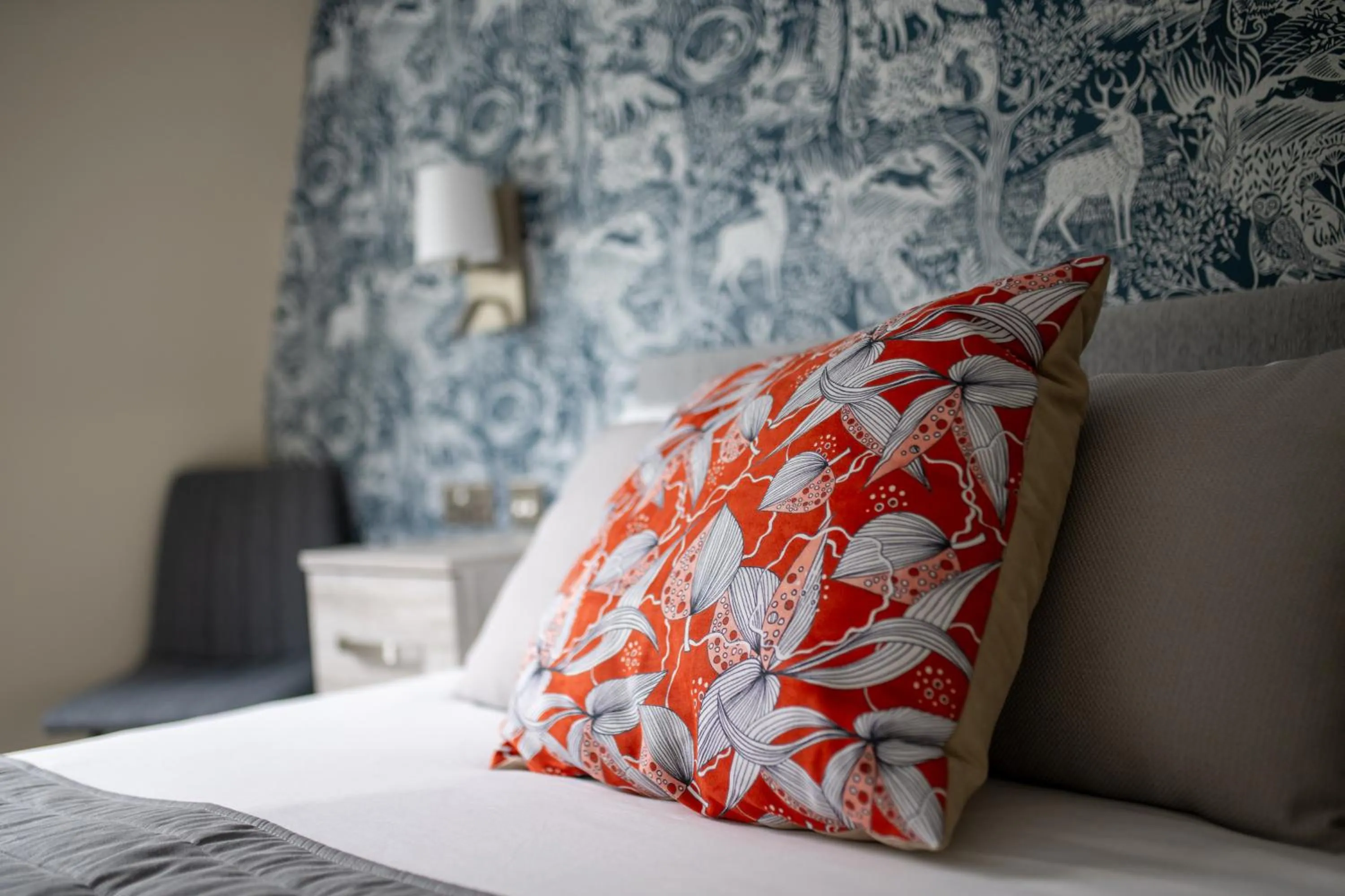 Bedroom, Bed in Loch Ness Drumnadrochit Hotel