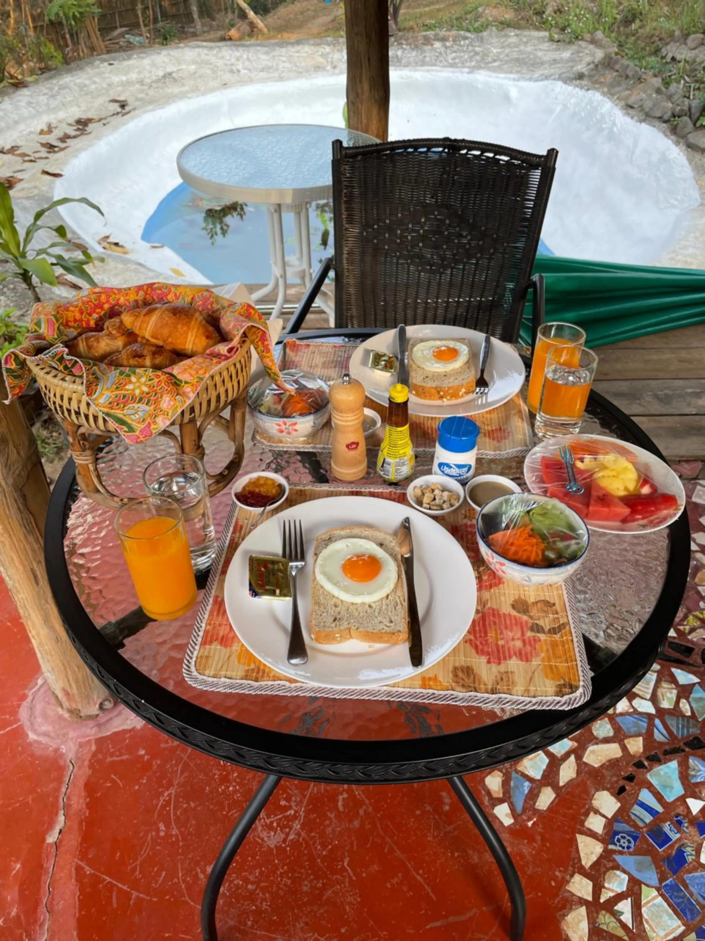 Food and drinks in Chiang Dao Roundhouses