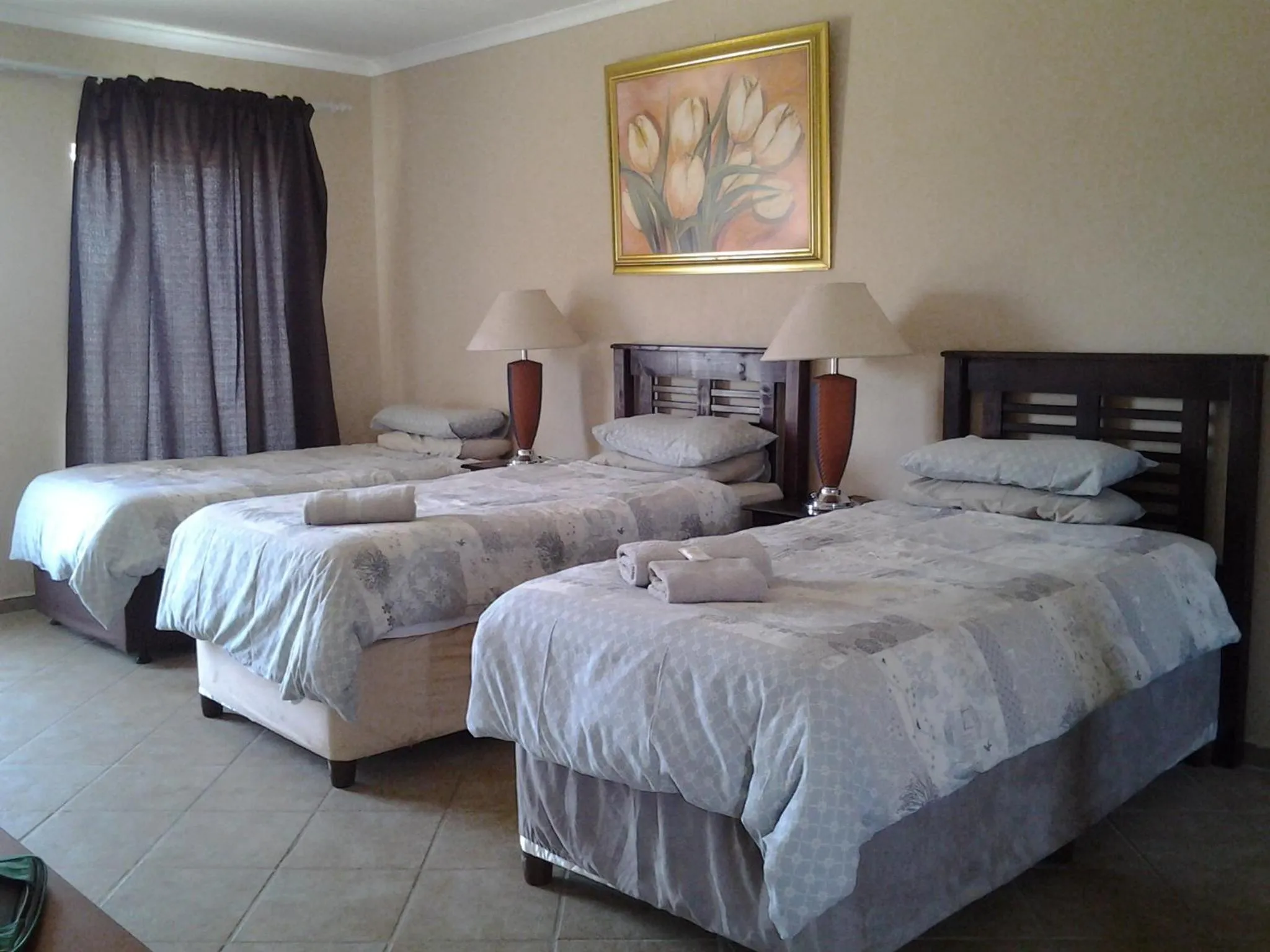 Photo of the whole room, Bed in Airport Lodge Guest House