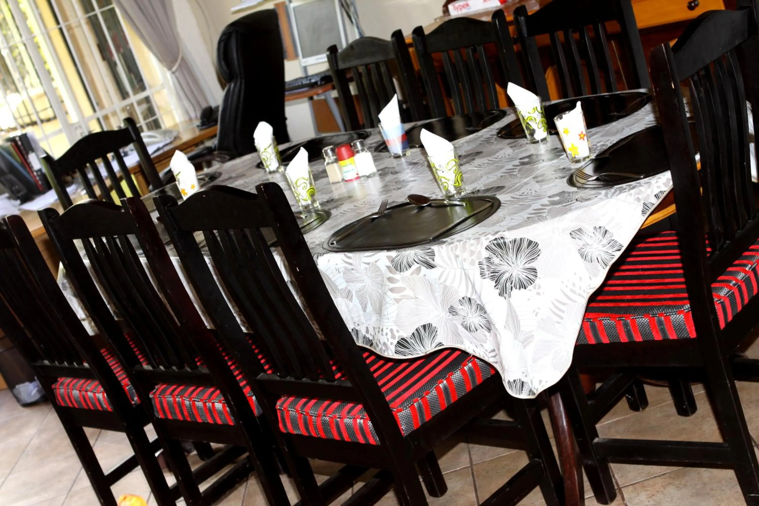 Restaurant/places to eat in Airport Lodge Guest House