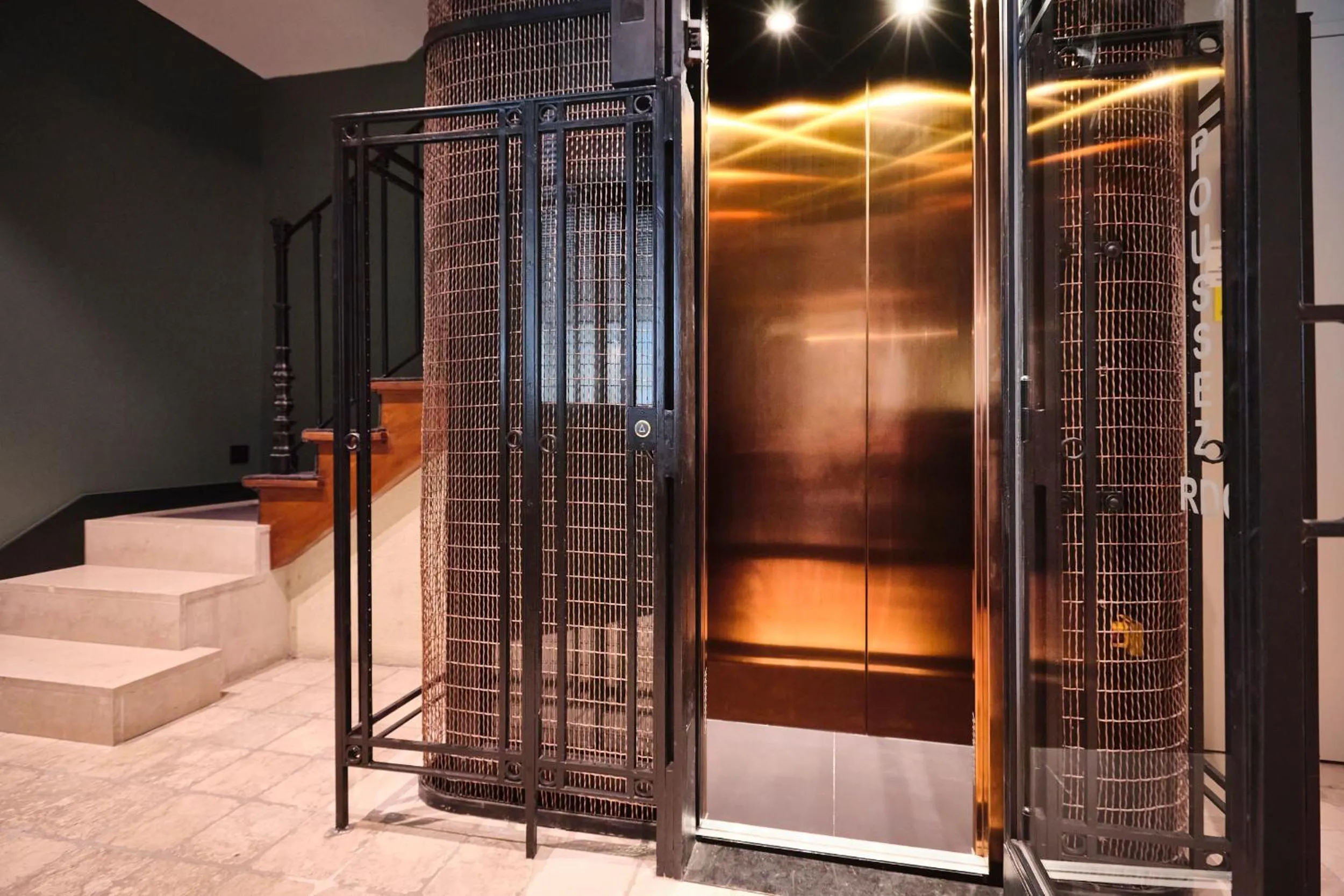 elevator in Maison Heym Bordeaux