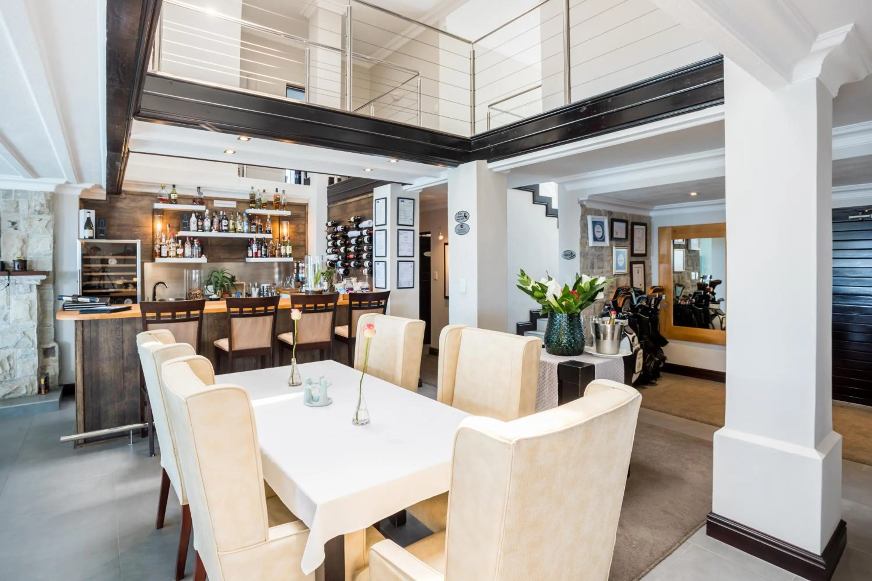 Restaurant/places to eat in Head over Hills