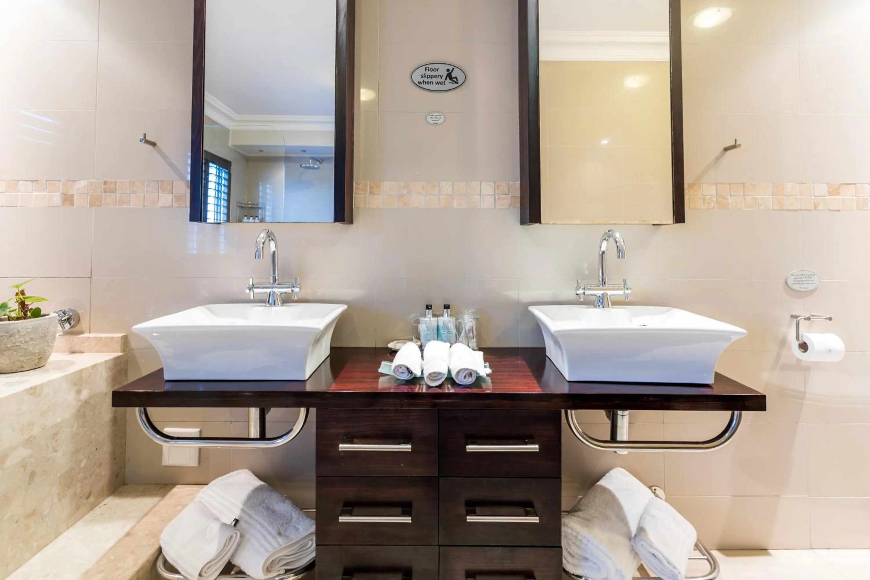 Bathroom in Head over Hills