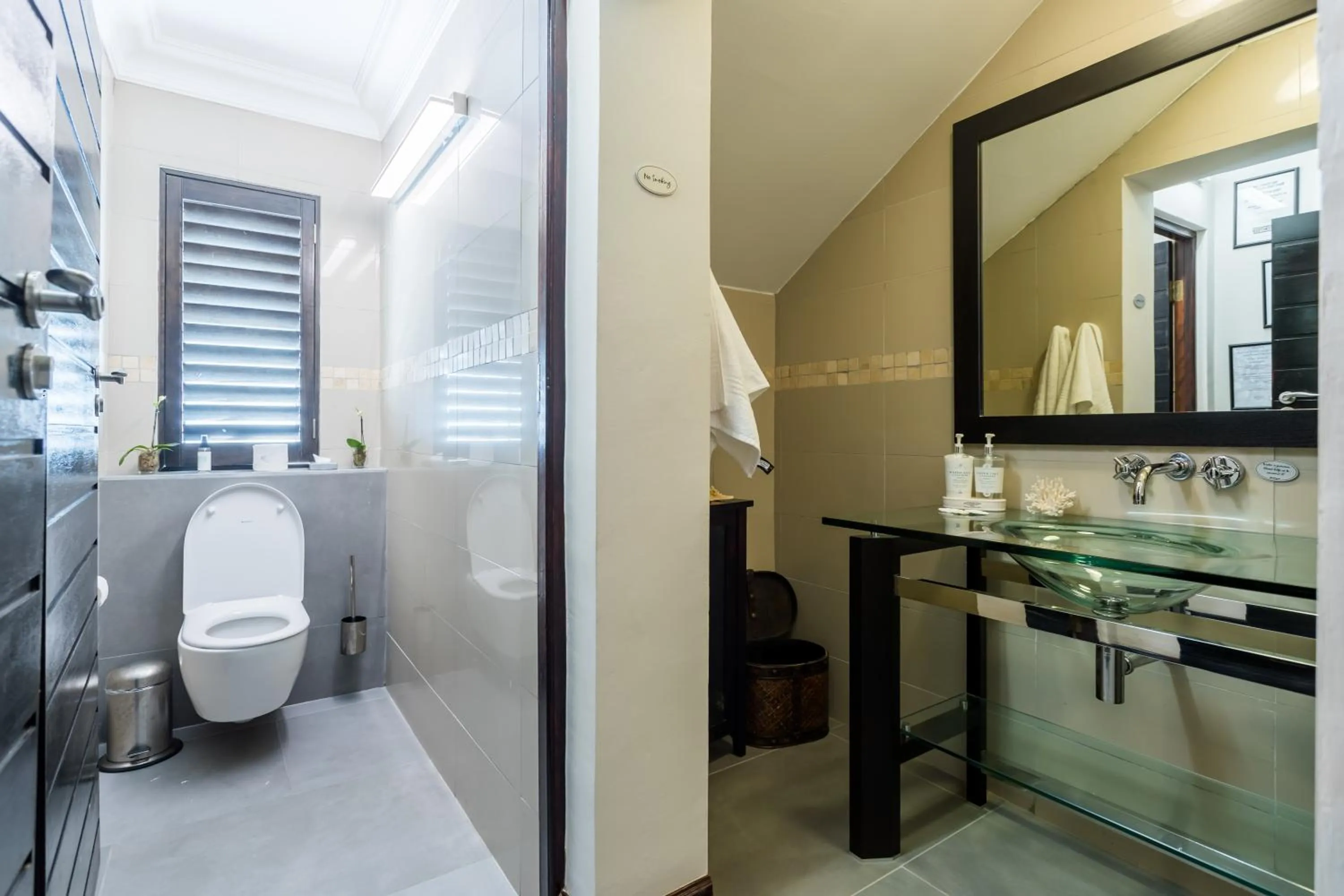 Bathroom in Head over Hills