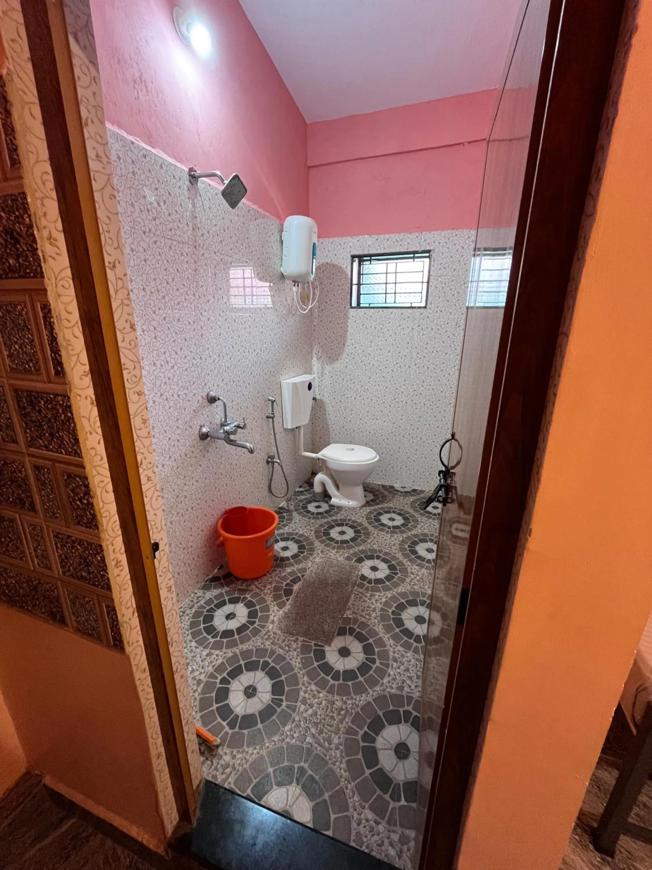Shower in HostelVK Gokarna