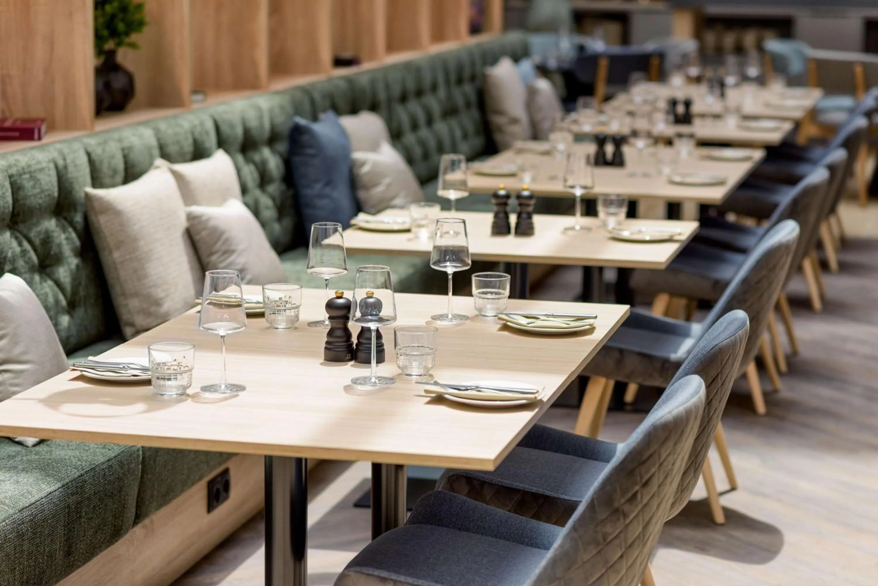 Restaurant/places to eat in Radisson Hotel Graz