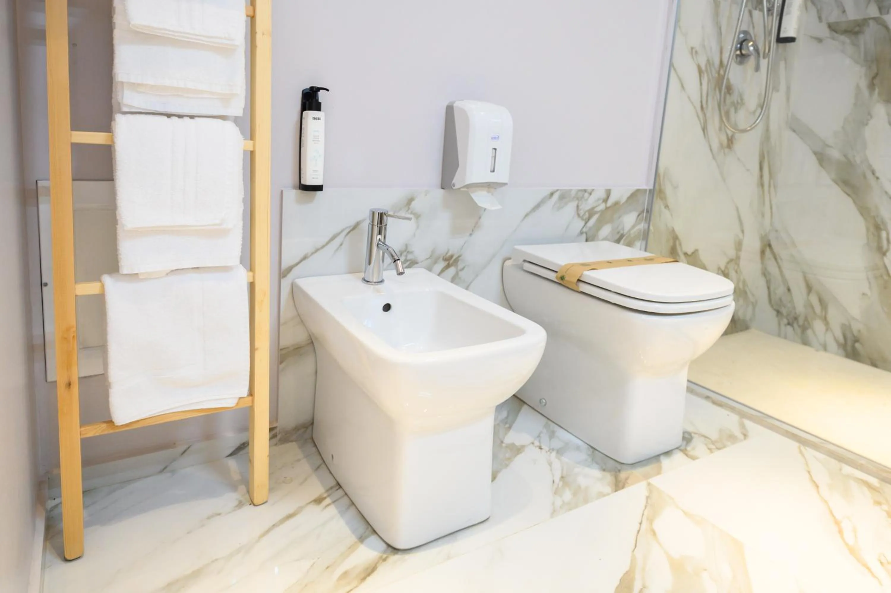 Toilet in Baitan Hotel