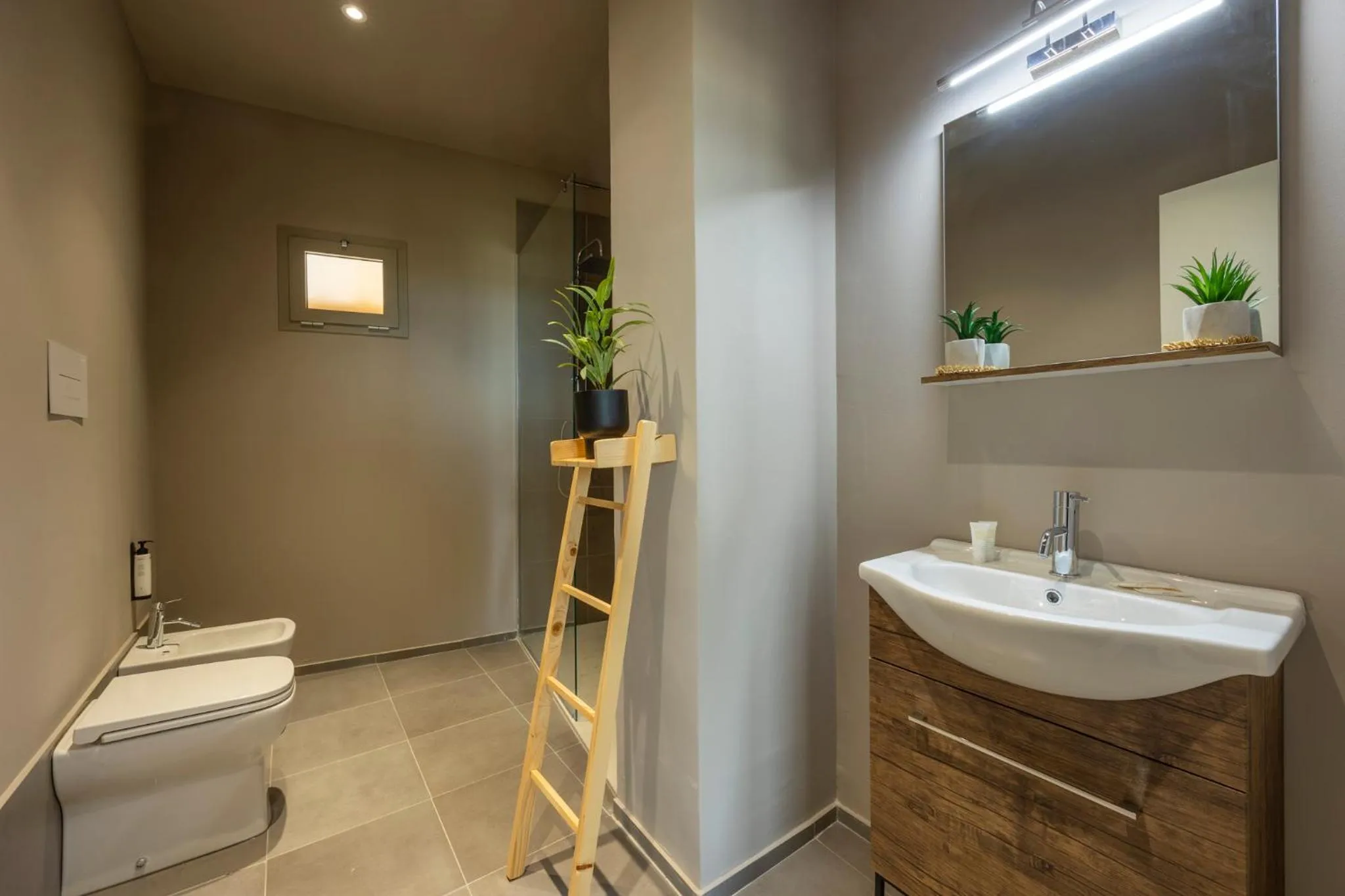 Shower in Baitan Hotel