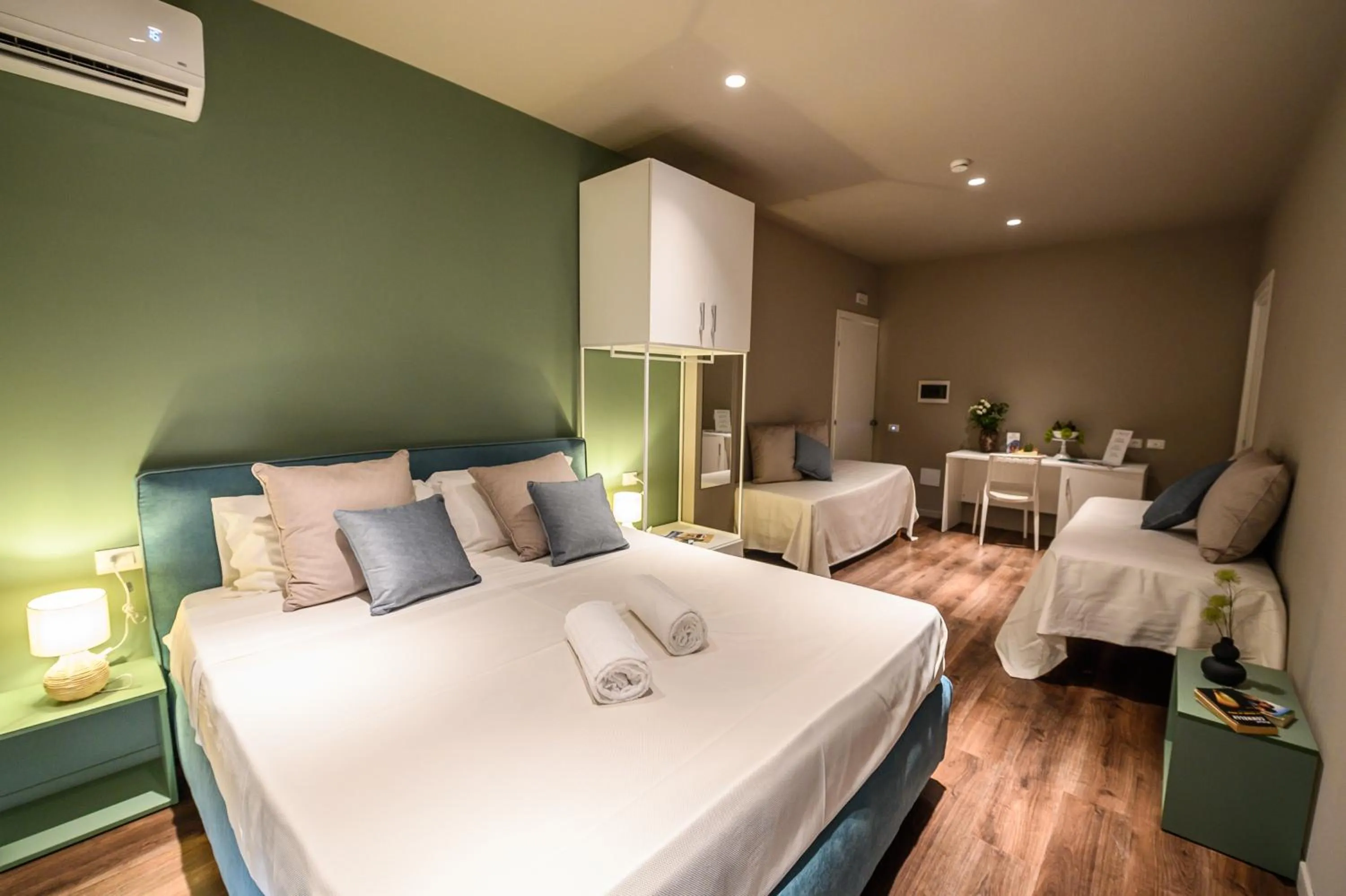 Photo of the whole room, Bed in Baitan Hotel