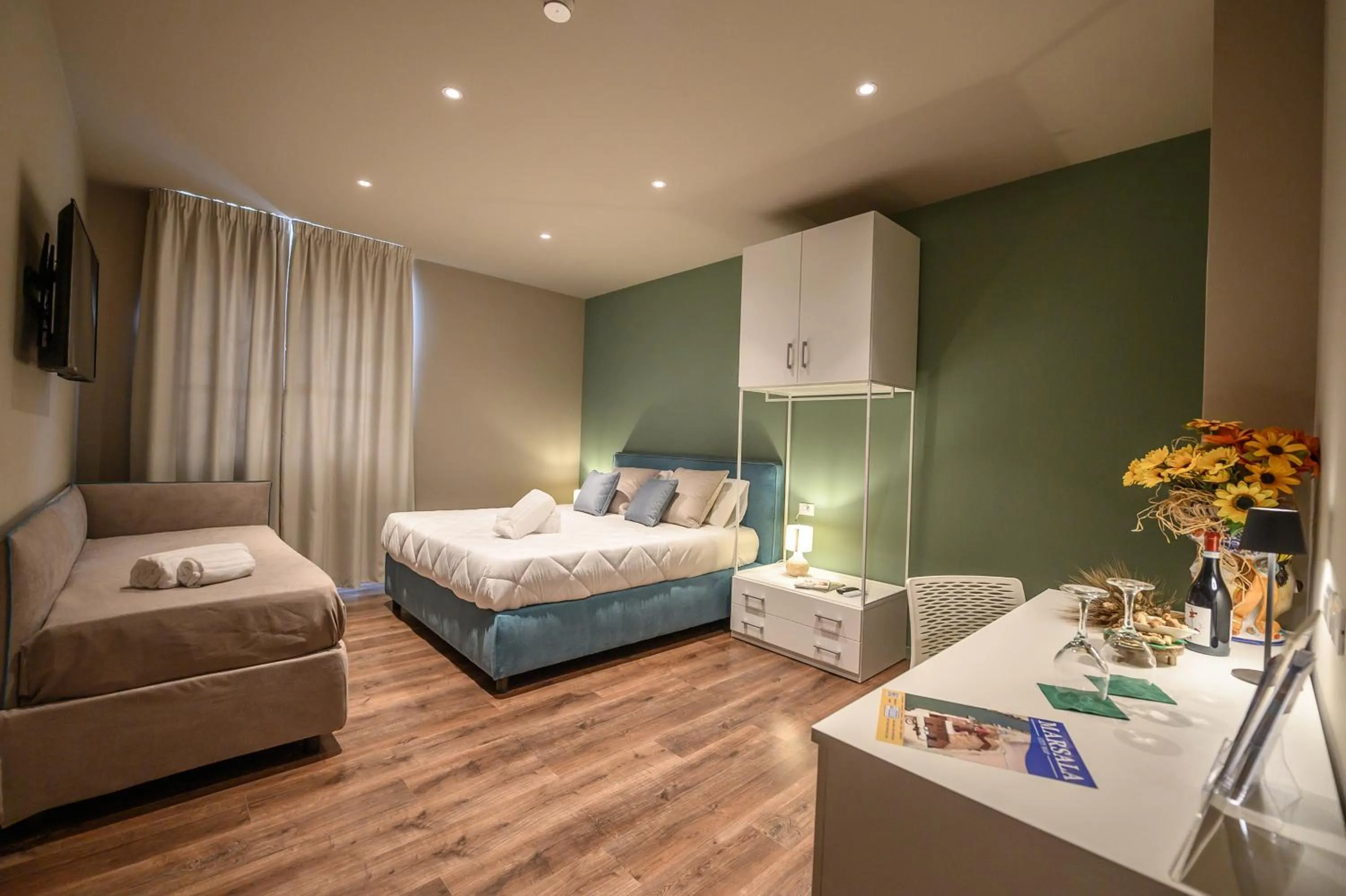 Facade/entrance, Bed in Baitan Hotel