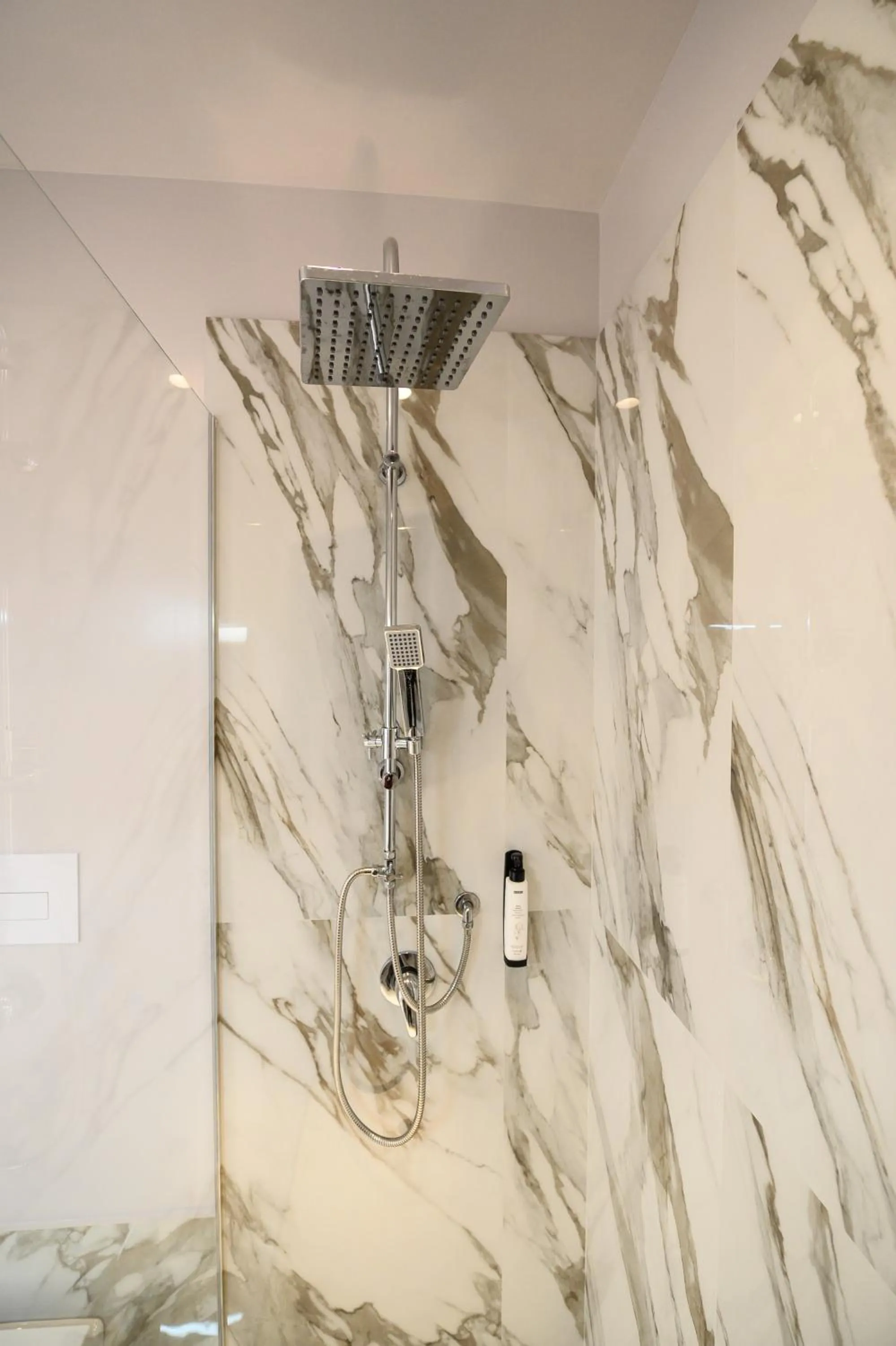 Bathroom in Baitan Hotel