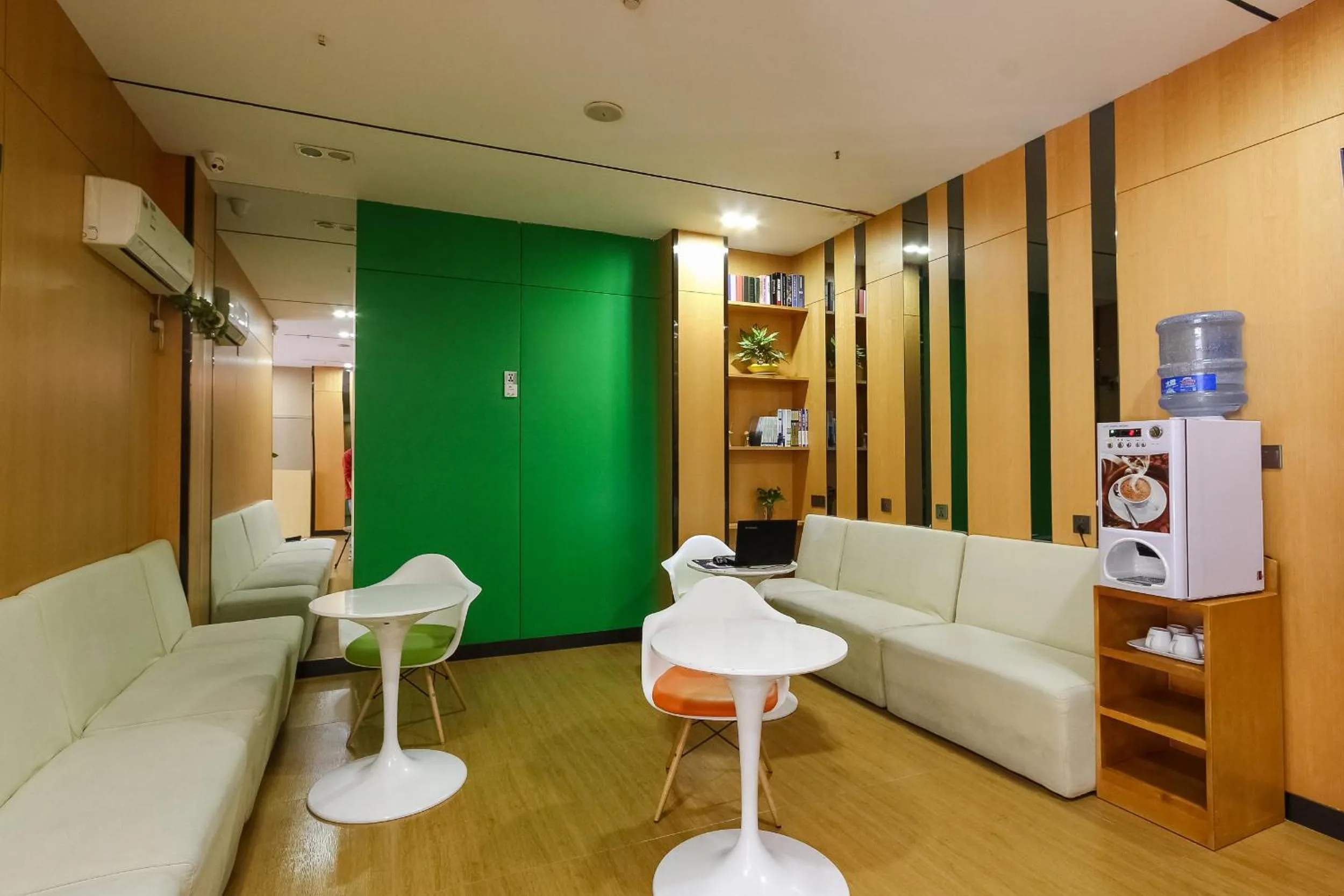 Lobby or reception in 7Days Premium Guangzhou Tianhe Shipaiqiao