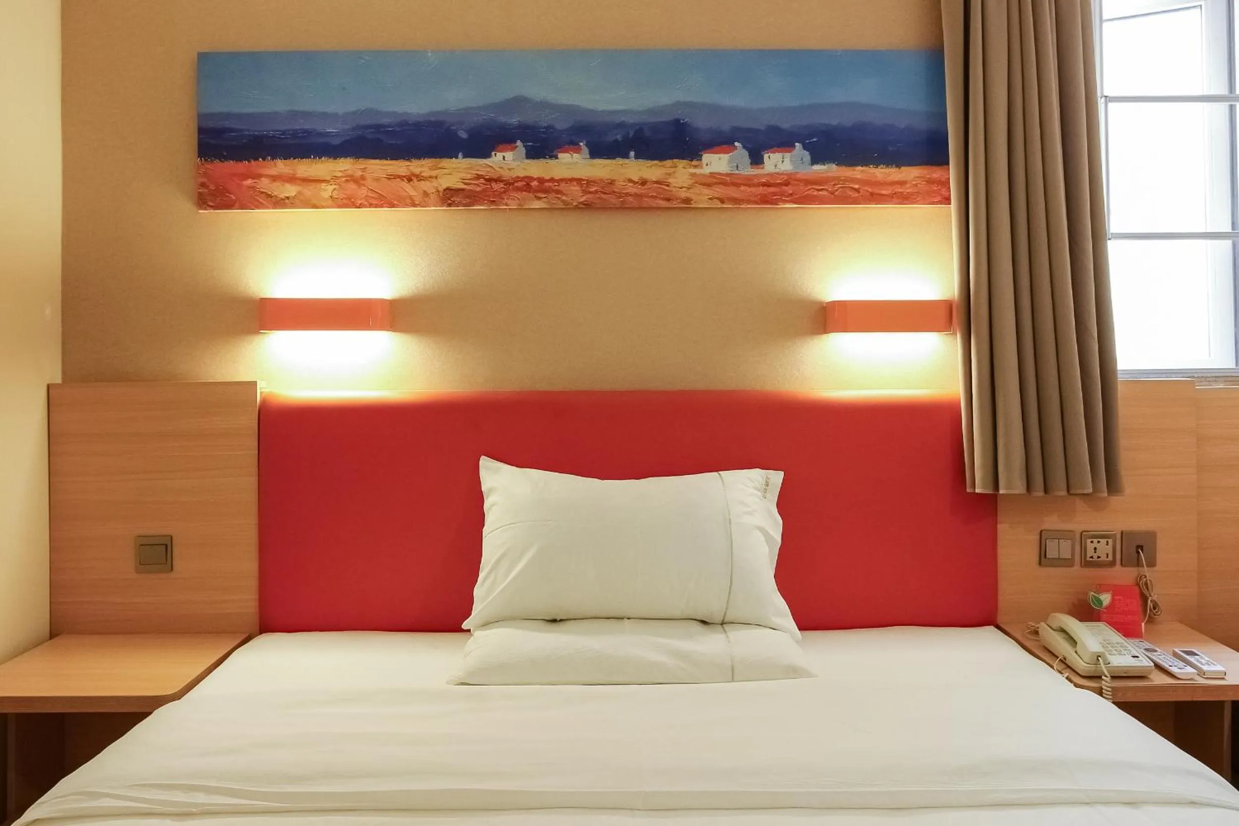 Decorative detail, Bed in 7Days Premium Guangzhou Tianhe Shipaiqiao