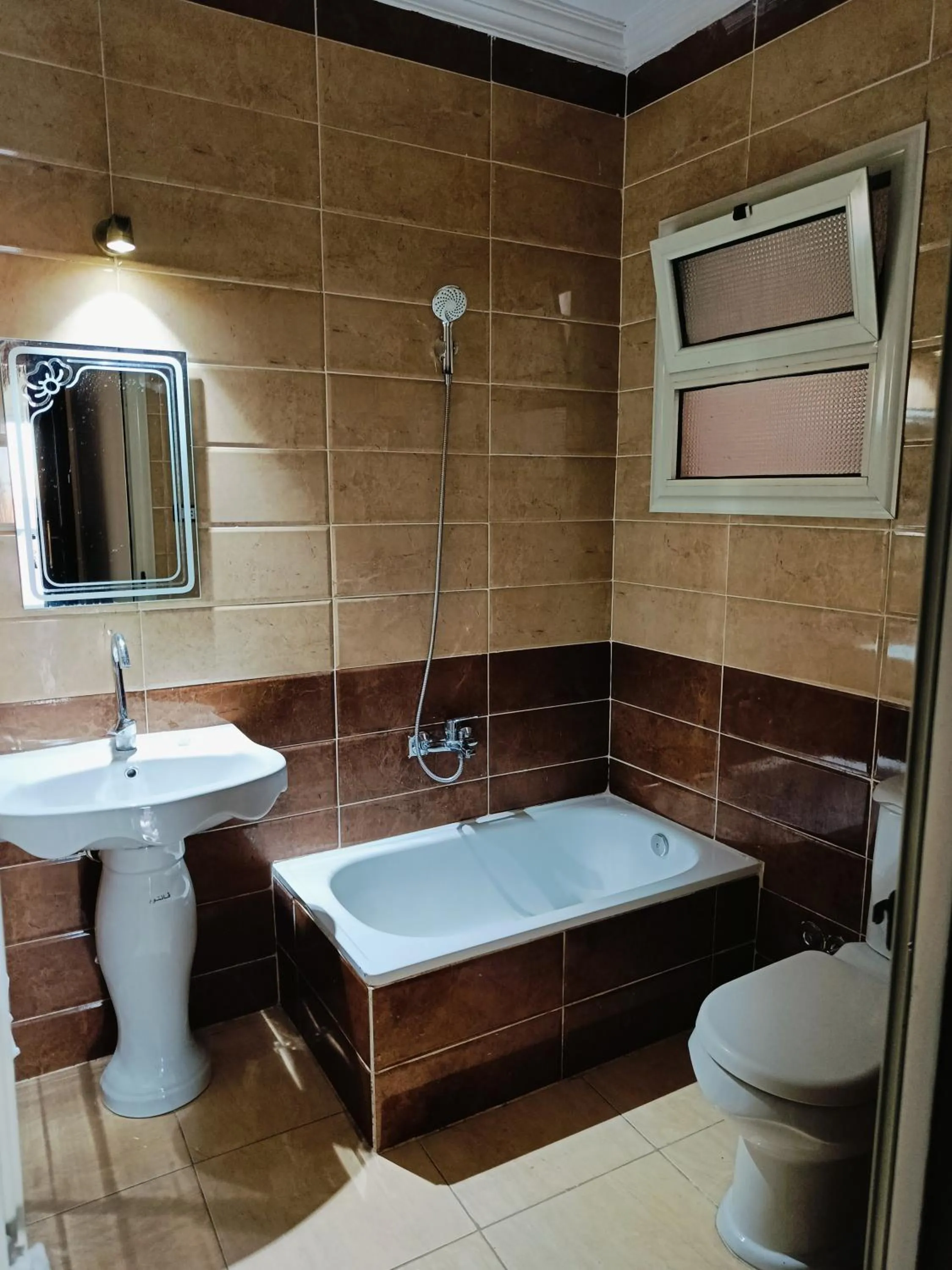 Shower in Sneferu Pyramids inn - Full Pyramids View