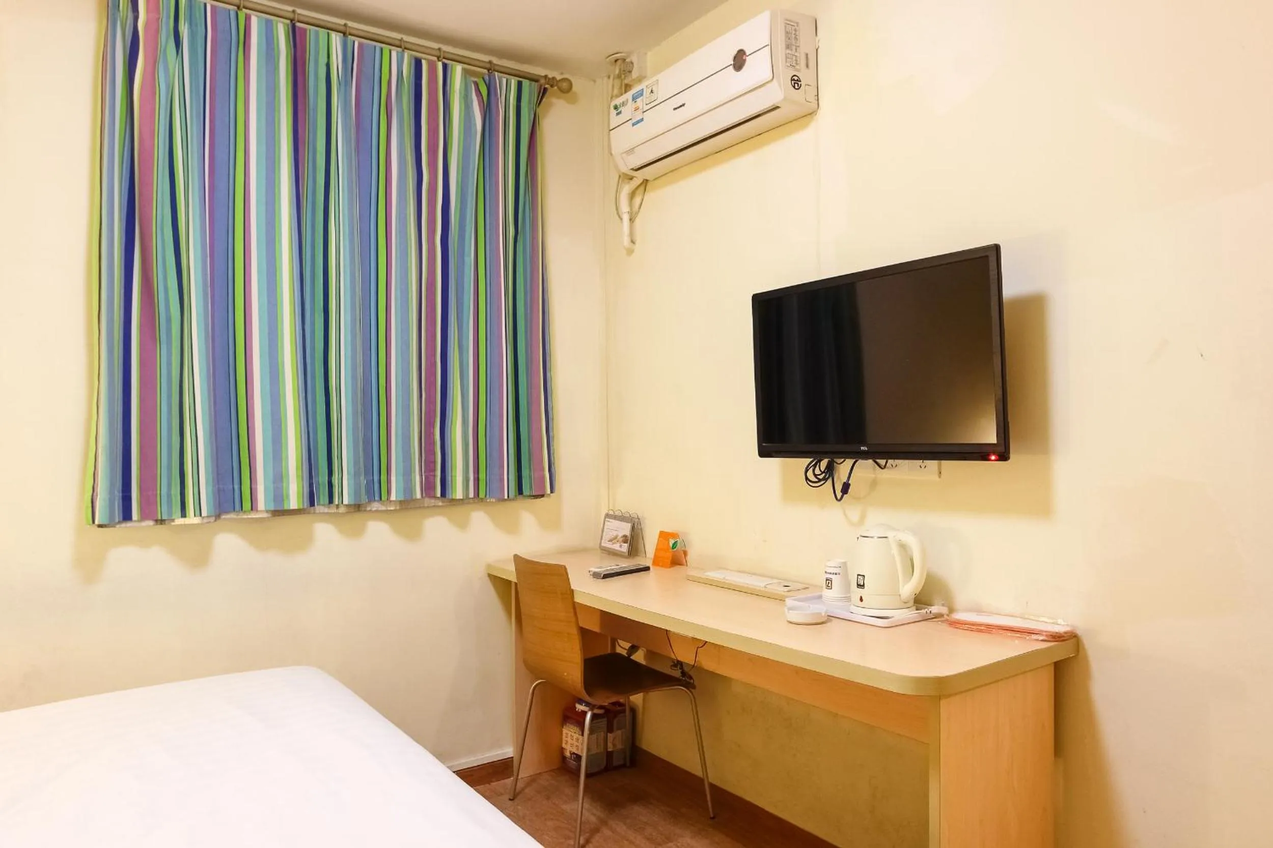 Decorative detail, TV/Entertainment Center in 7 Days Inn Guangzhou Zhongshan 1st Overpass Branch