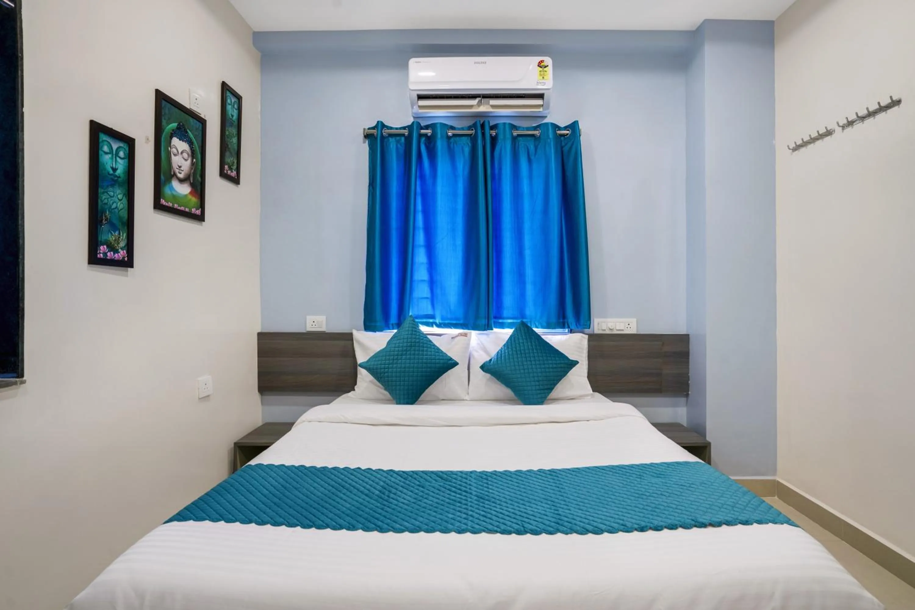 Bedroom, Bed in The Balcony Suites