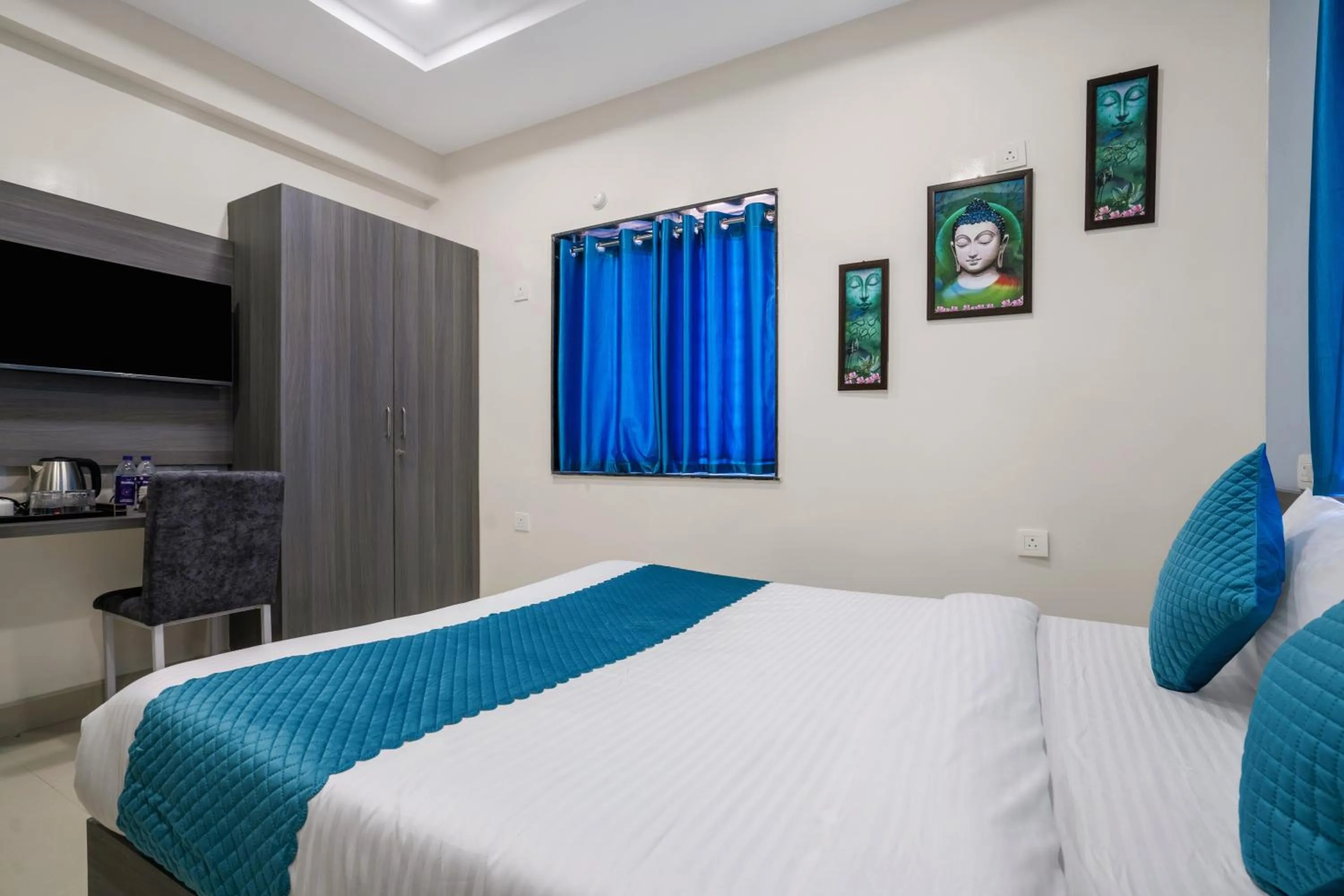 Bedroom, Bed in The Balcony Suites