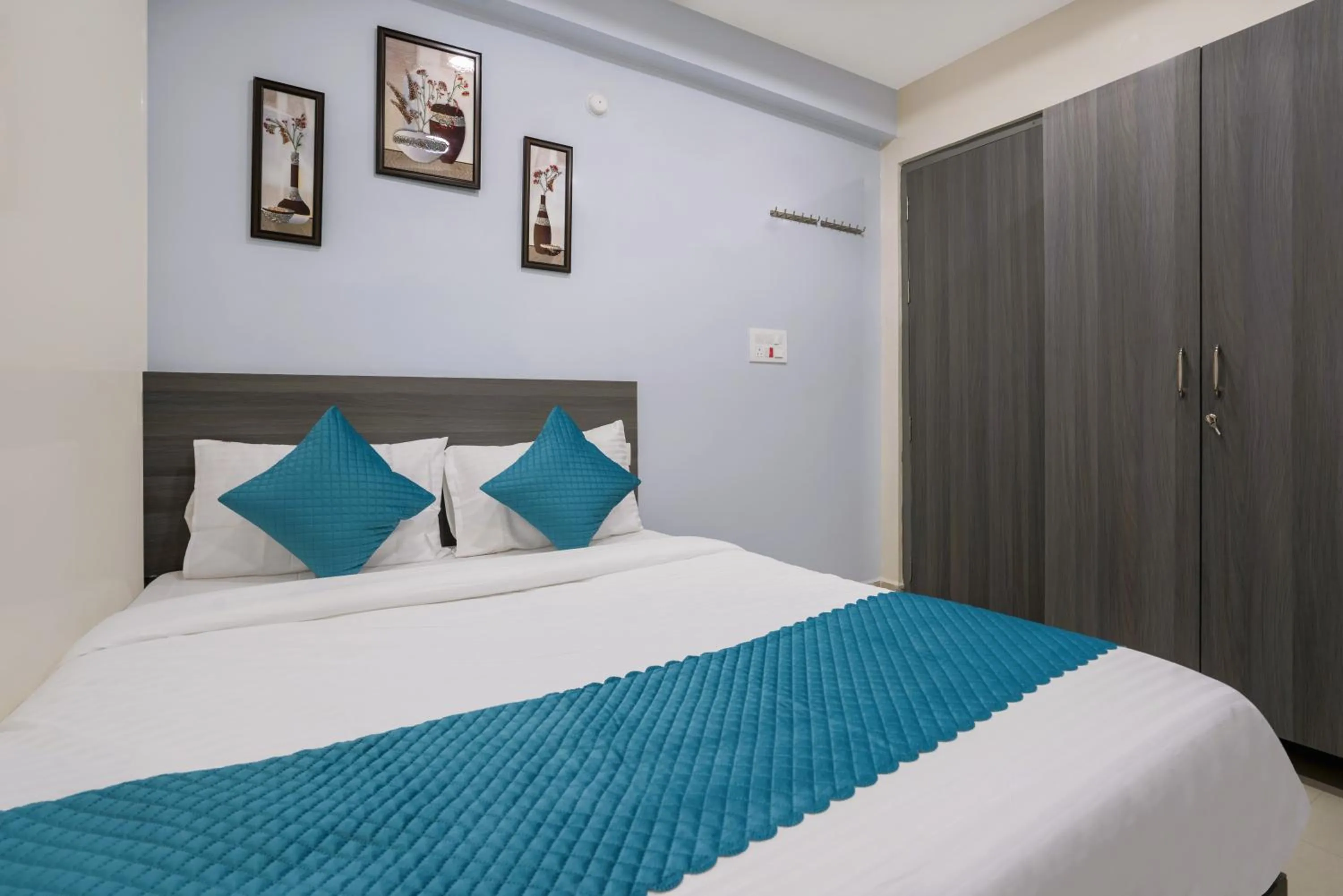 Bedroom, Bed in The Balcony Suites