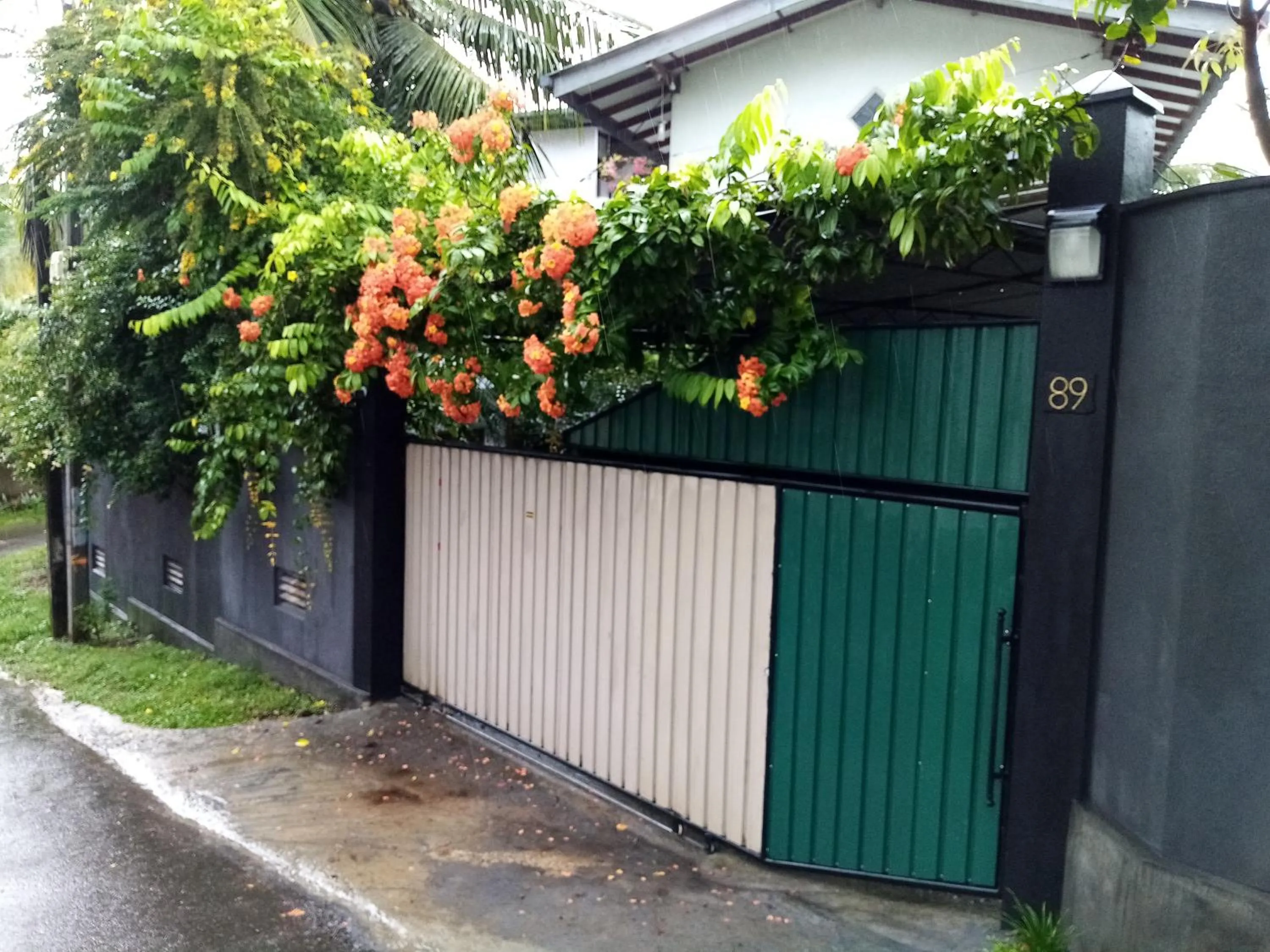 Facade/entrance in Sunny Side 89