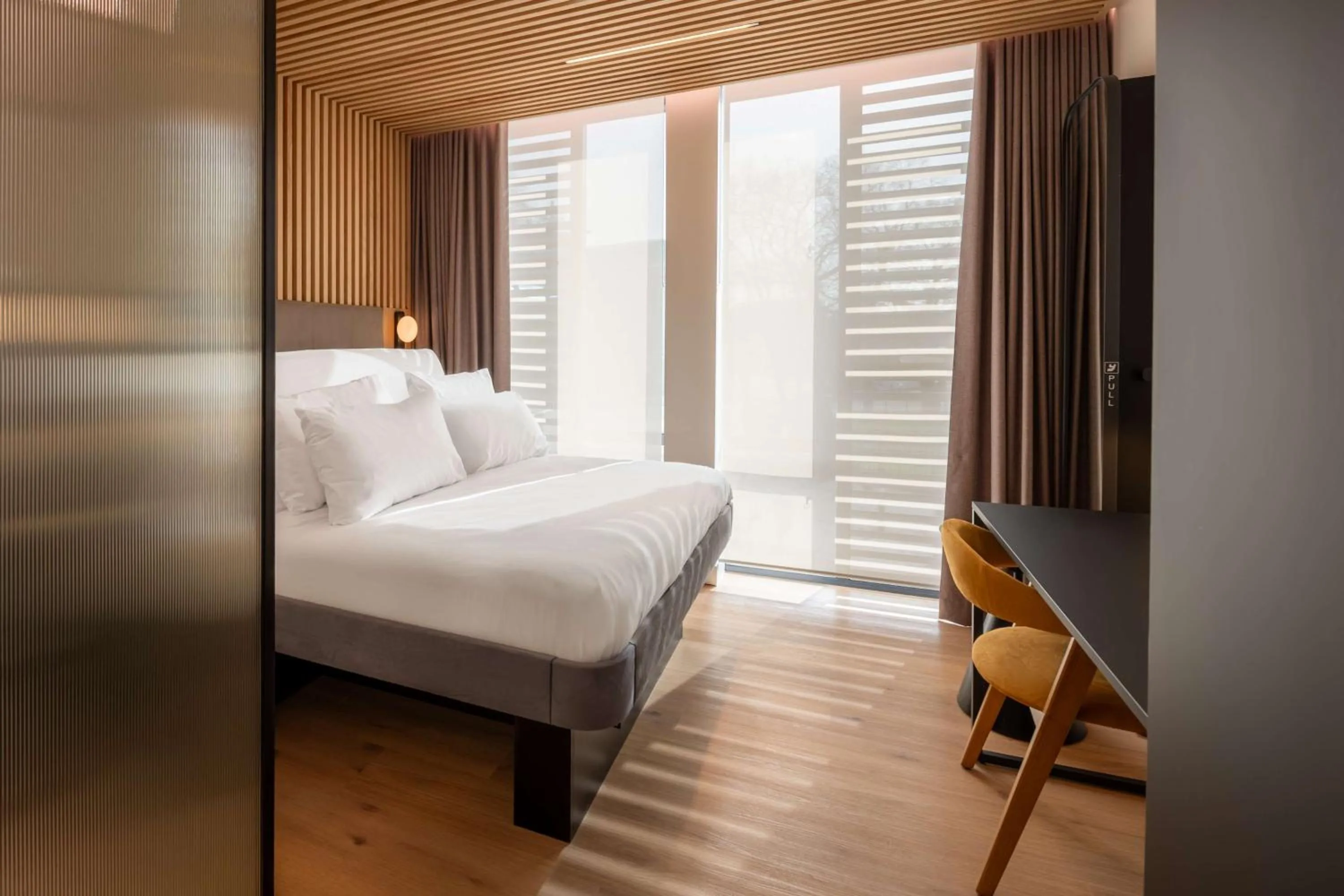 Bedroom, Bed in YOTELPAD London Stratford